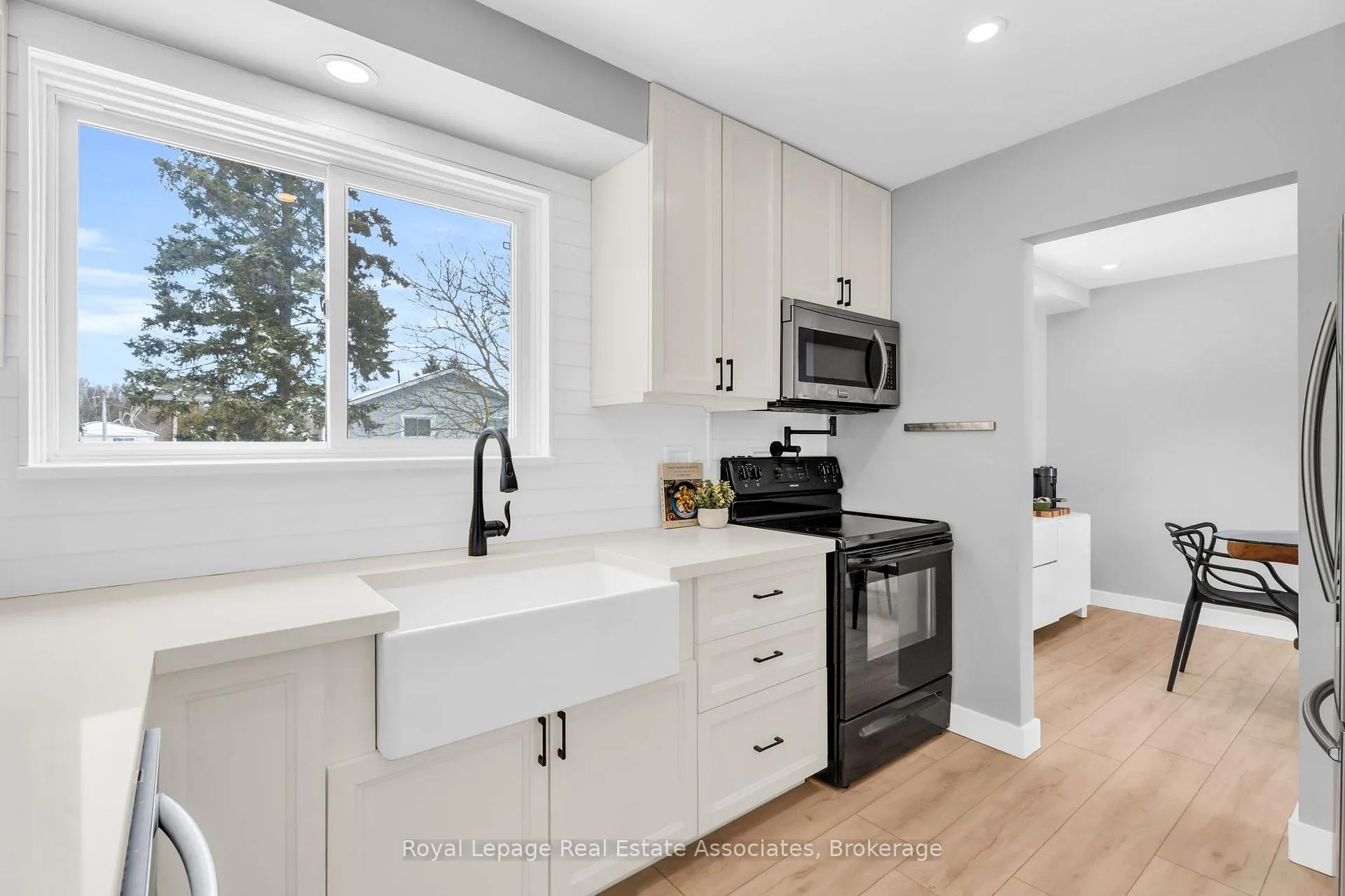 Photo 13 of 112 Susan Street, Shelburne — HOMEH