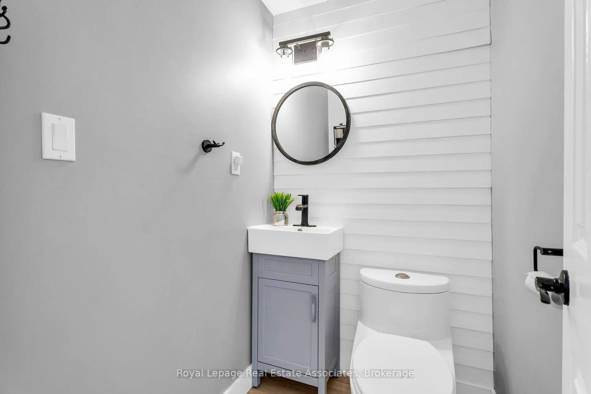 Photo 14 of 112 Susan Street, Shelburne — HOMEH