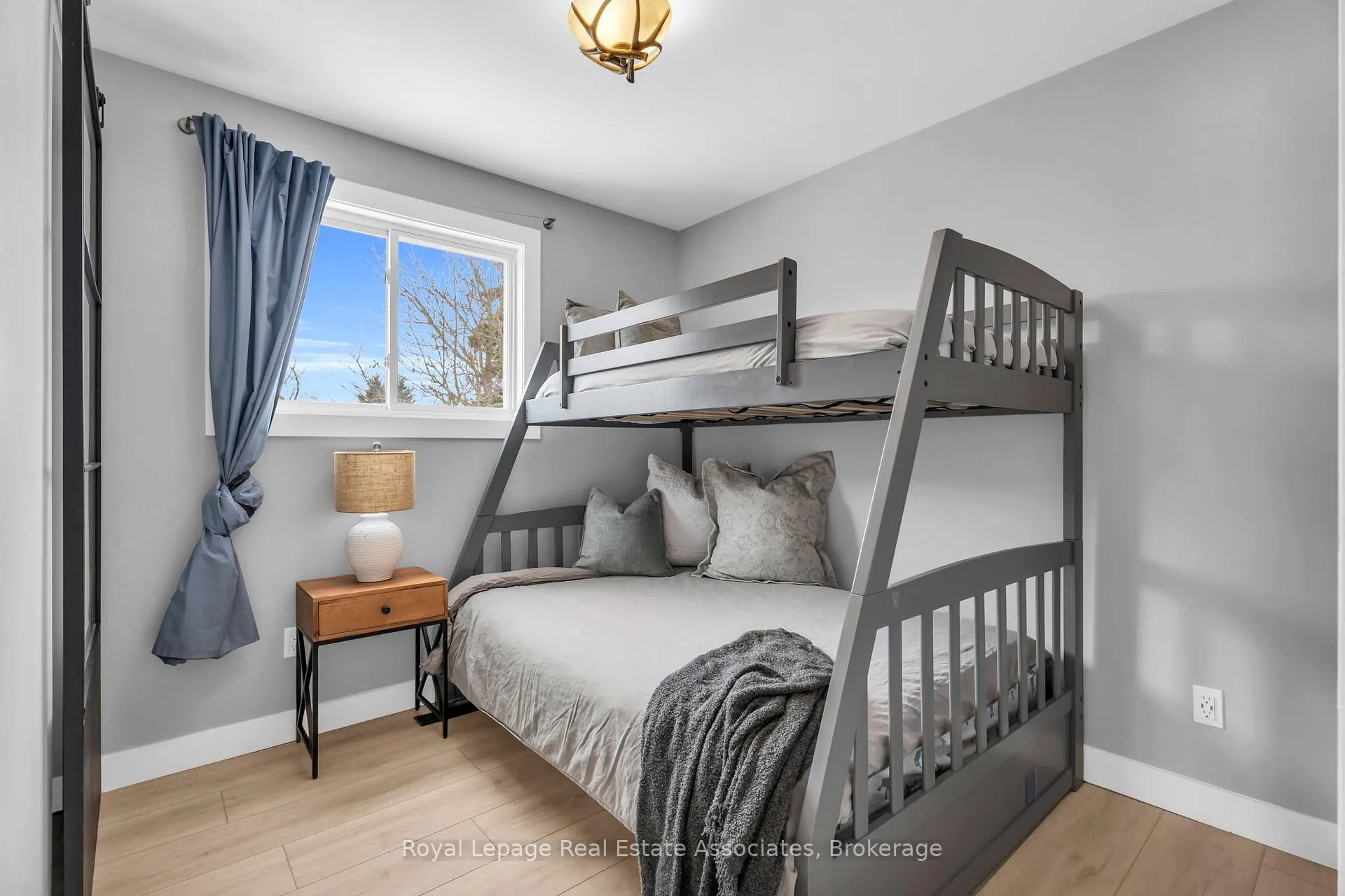 Photo 20 of 112 Susan Street, Shelburne — HOMEH