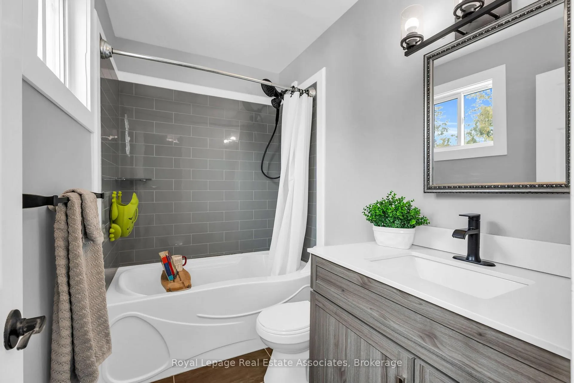 Photo 23 of 112 Susan Street, Shelburne — HOMEH