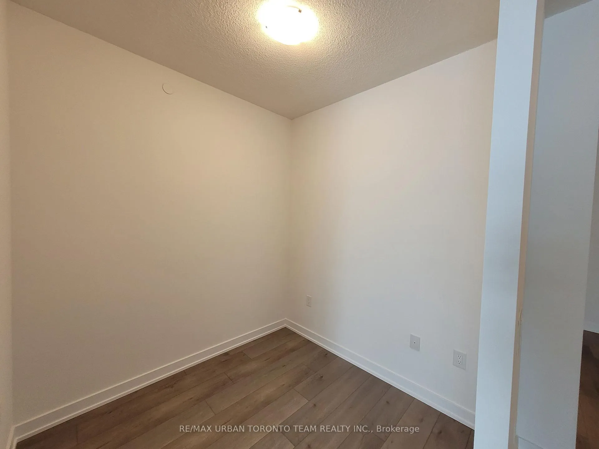 Photo 4 of Unit 901, 38 Honeycrisp Crescent, Vaughan, Vaughan Corporate Centre — HOMEH