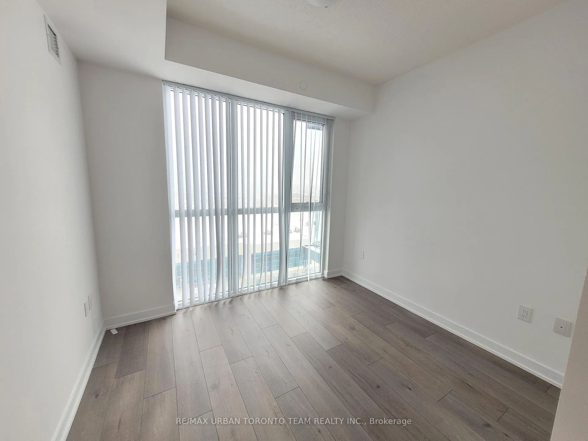 Photo 5 of Unit 901, 38 Honeycrisp Crescent, Vaughan, Vaughan Corporate Centre — HOMEH