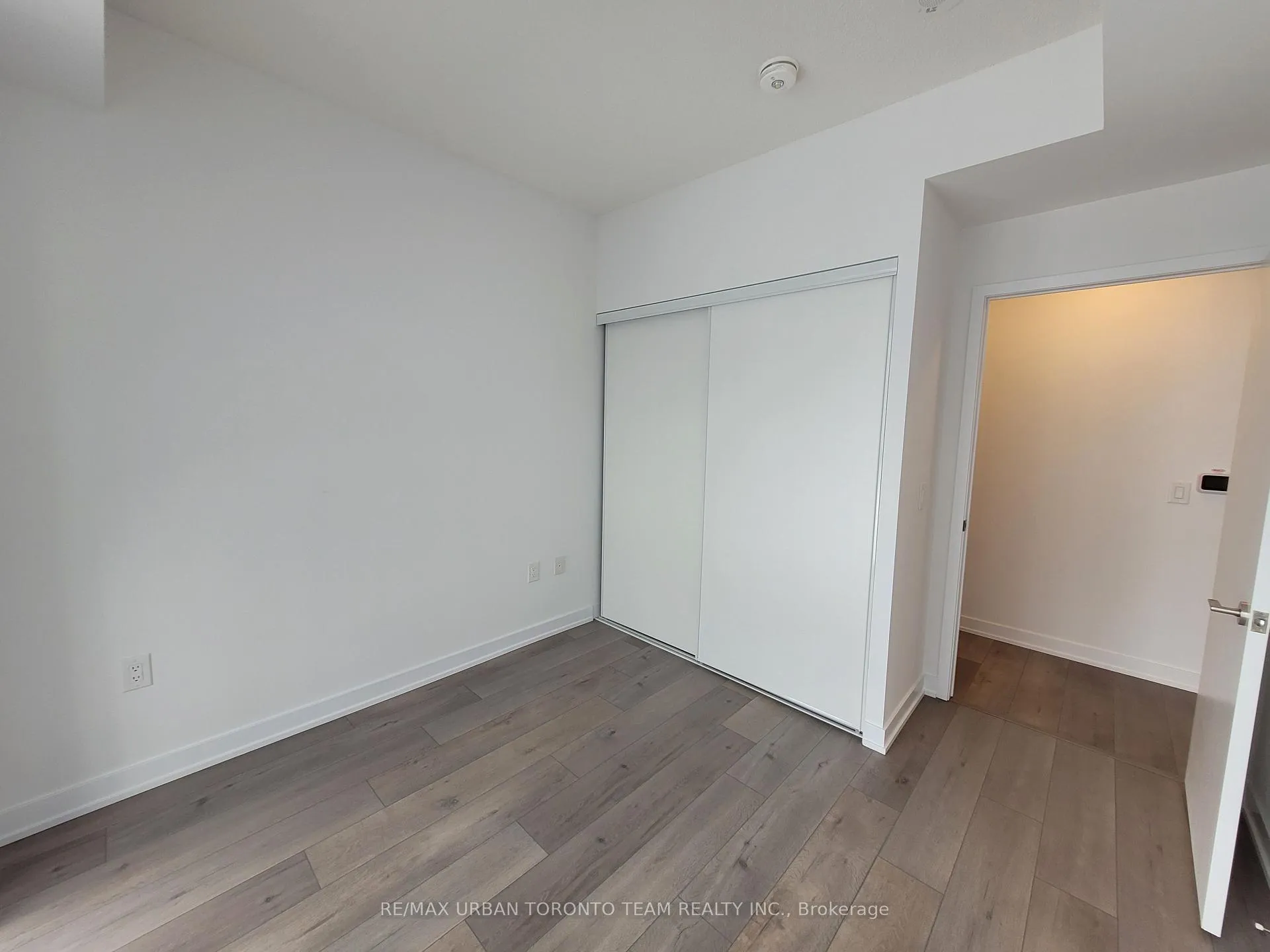 Photo 6 of Unit 901, 38 Honeycrisp Crescent, Vaughan, Vaughan Corporate Centre — HOMEH
