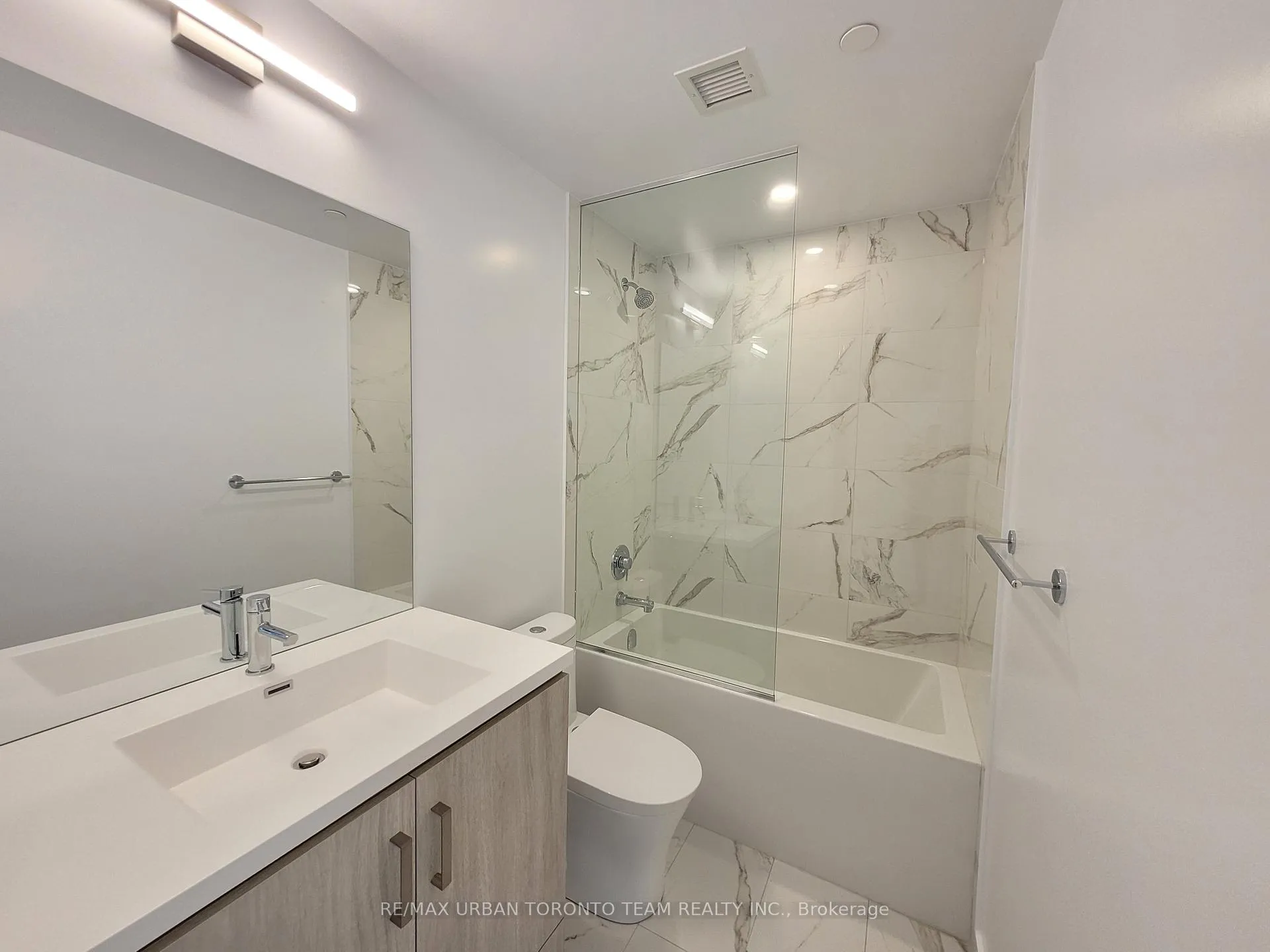 Photo 7 of Unit 901, 38 Honeycrisp Crescent, Vaughan, Vaughan Corporate Centre — HOMEH