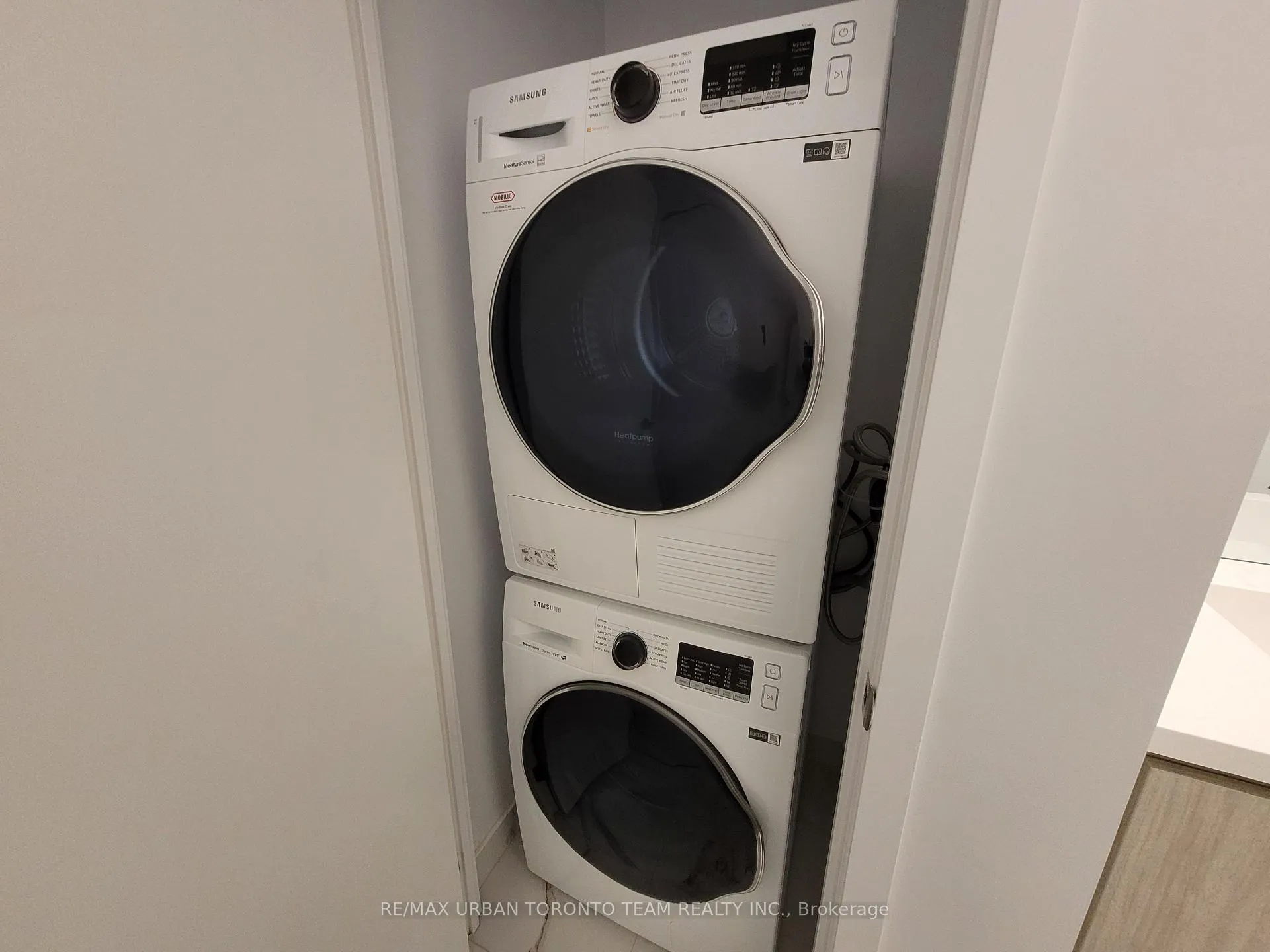 Photo 8 of Unit 901, 38 Honeycrisp Crescent, Vaughan, Vaughan Corporate Centre — HOMEH