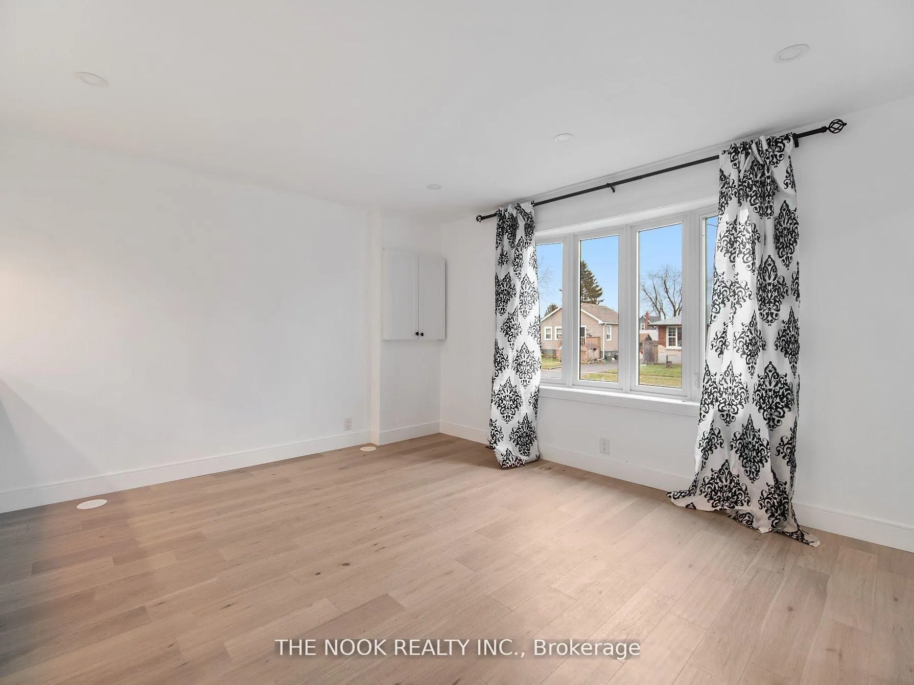 Photo 5 of Unit Upper, 590 Athol Street E, Oshawa, Central — HOMEH
