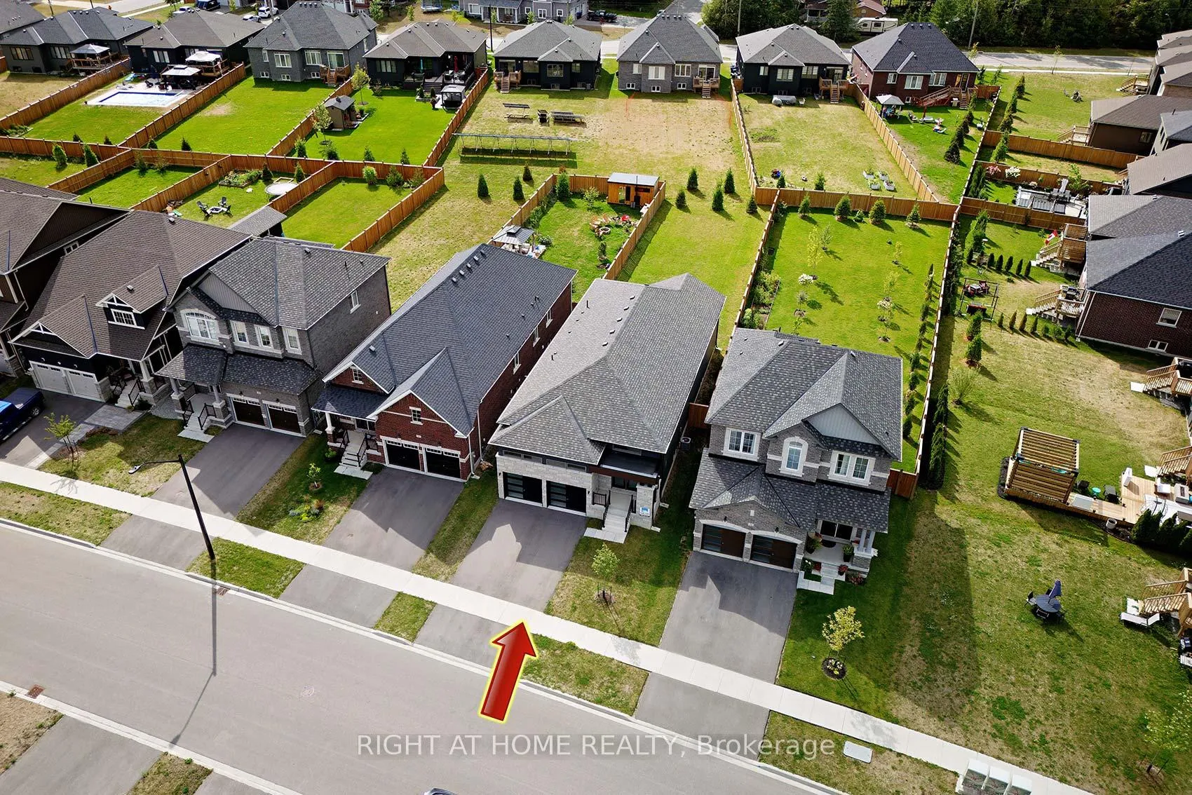 Photo 4 of 49 Simona Avenue, Wasaga Beach — HOMEH
