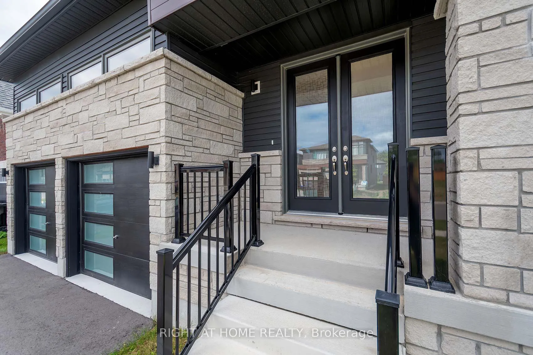 Photo 5 of 49 Simona Avenue, Wasaga Beach — HOMEH