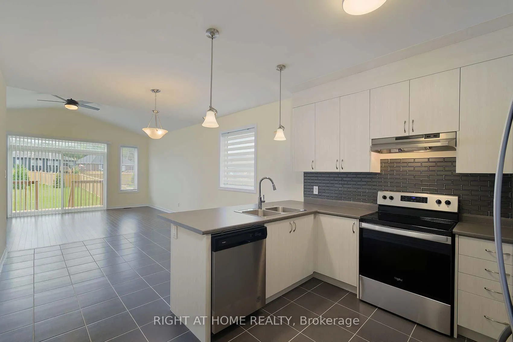 Photo 11 of 49 Simona Avenue, Wasaga Beach — HOMEH