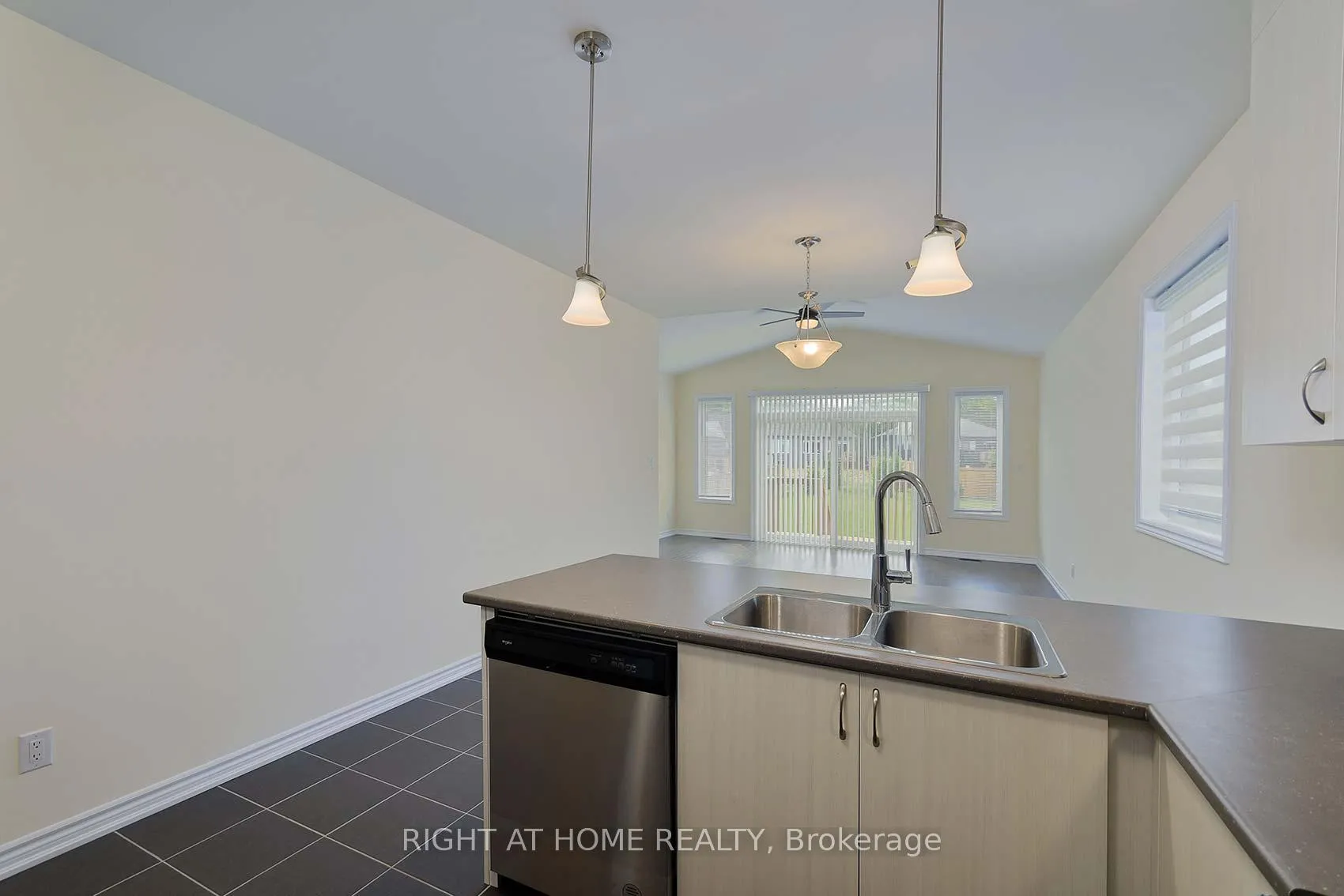 Photo 13 of 49 Simona Avenue, Wasaga Beach — HOMEH