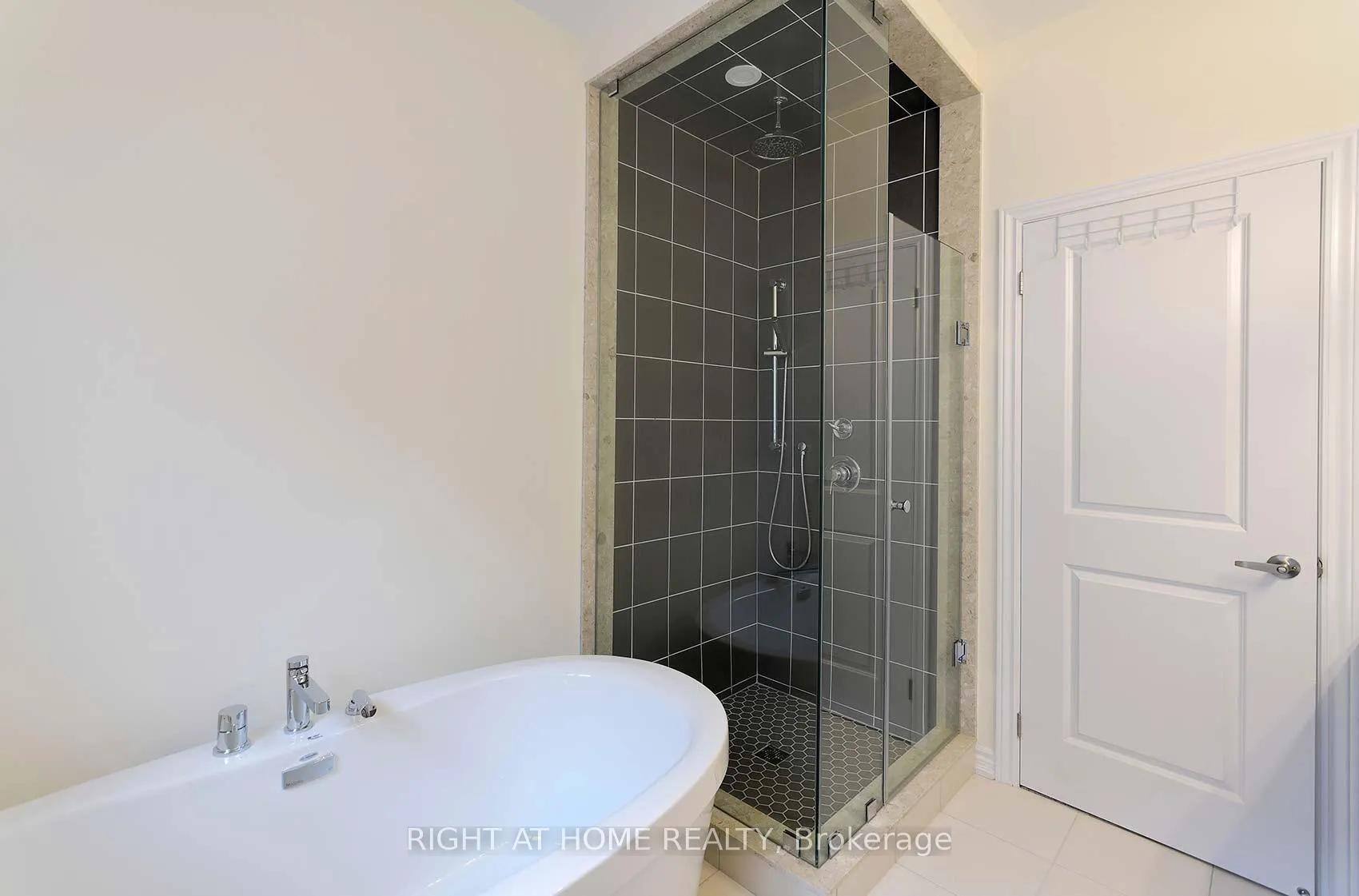 Photo 21 of 49 Simona Avenue, Wasaga Beach — HOMEH
