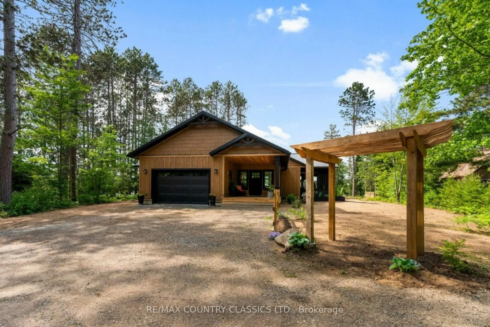 Photo 2 of 253 Grunwald Road, Madawaska Valley, Madawaska Valley — HOMEH