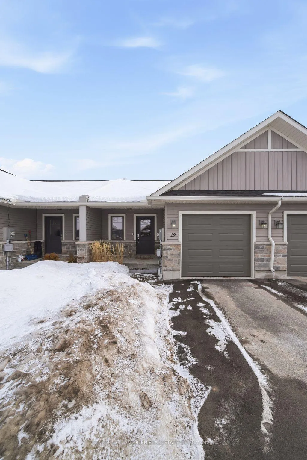 Photo 2 of 29 Sandhu Crescent, Belleville, Belleville Ward — HOMEH