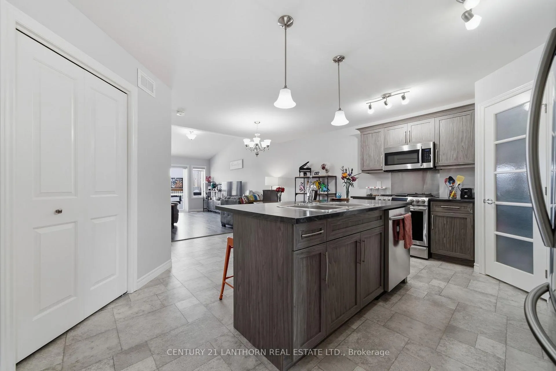 Photo 7 of 29 Sandhu Crescent, Belleville, Belleville Ward — HOMEH