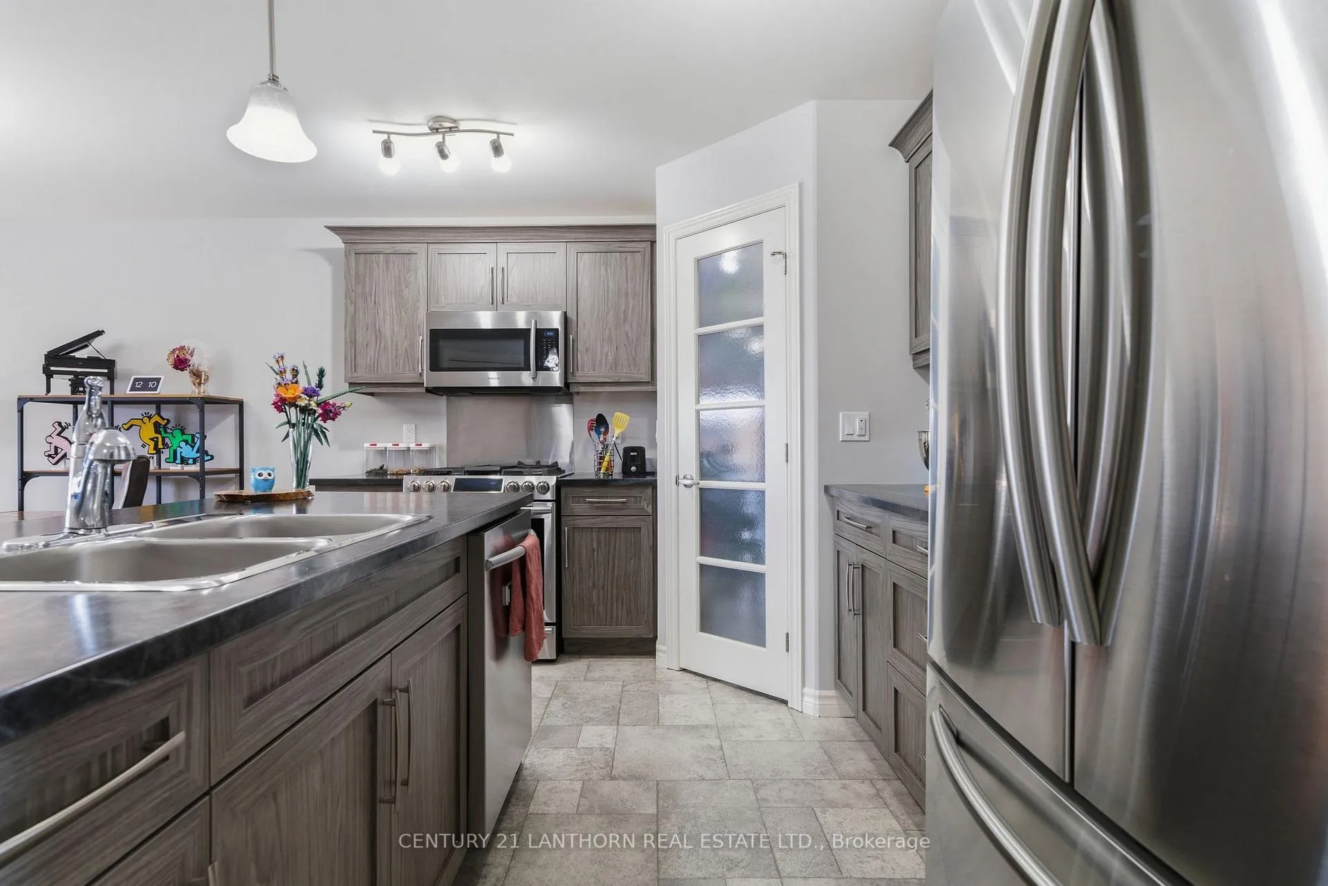 Photo 8 of 29 Sandhu Crescent, Belleville, Belleville Ward — HOMEH