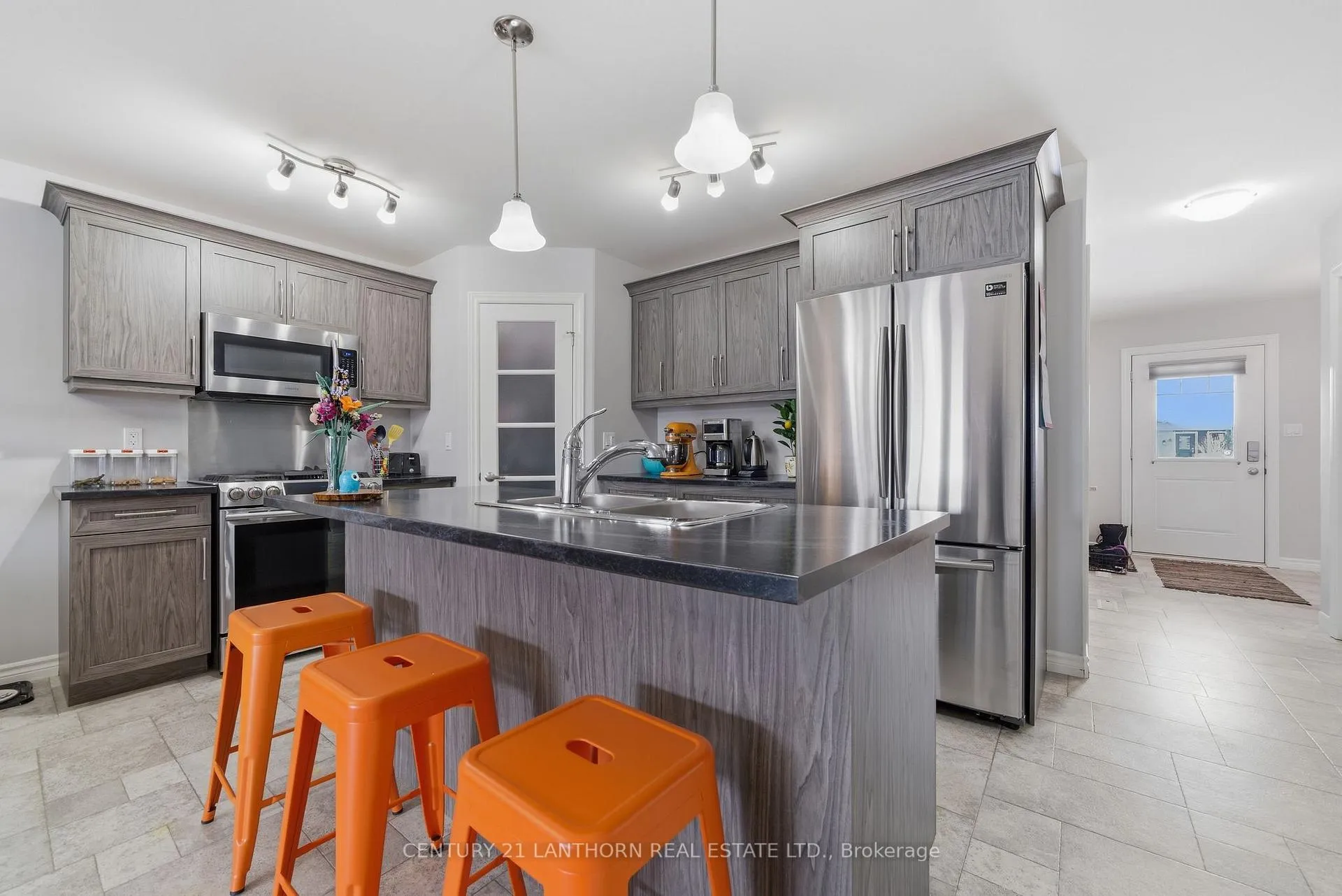 Photo 9 of 29 Sandhu Crescent, Belleville, Belleville Ward — HOMEH