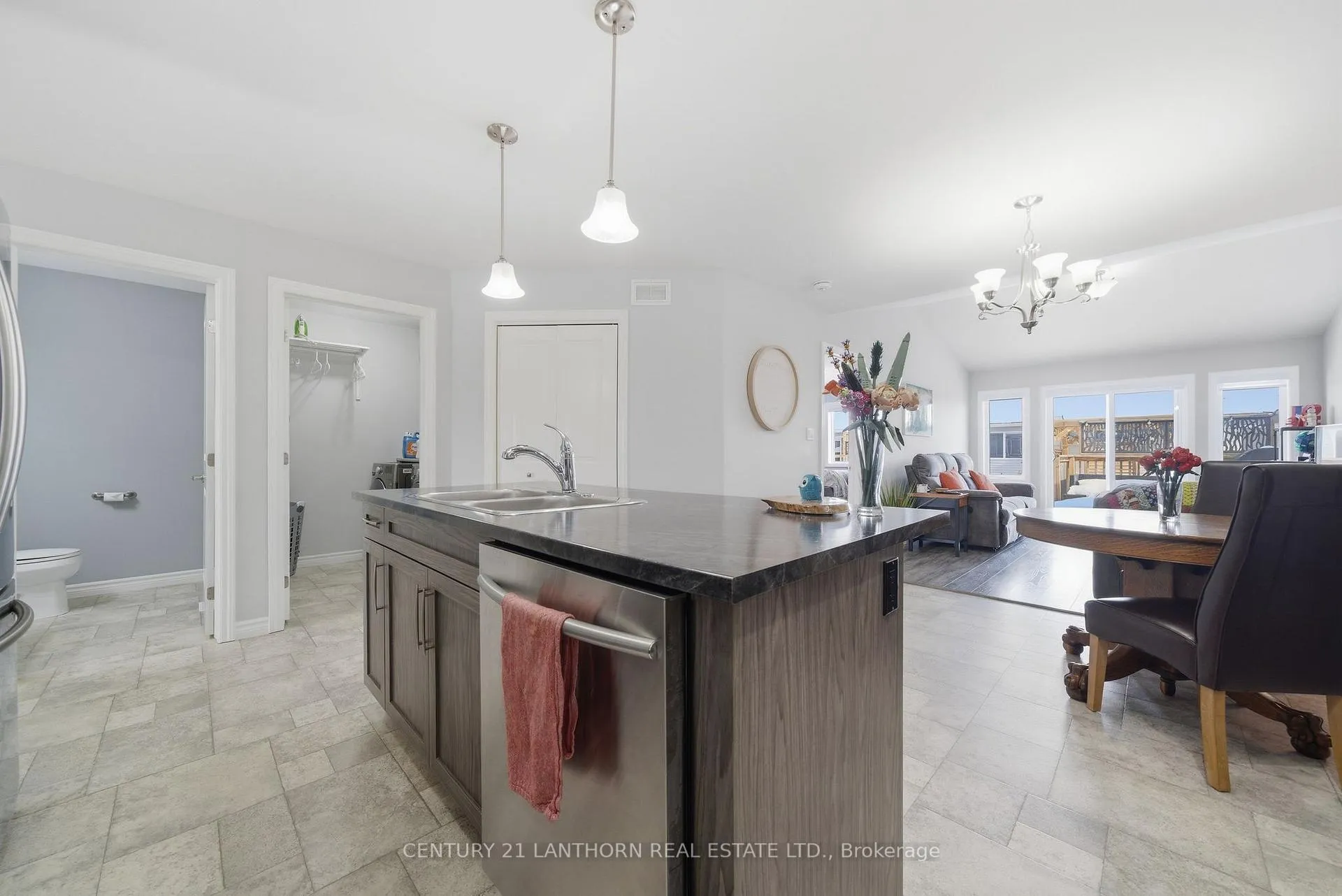 Photo 11 of 29 Sandhu Crescent, Belleville, Belleville Ward — HOMEH