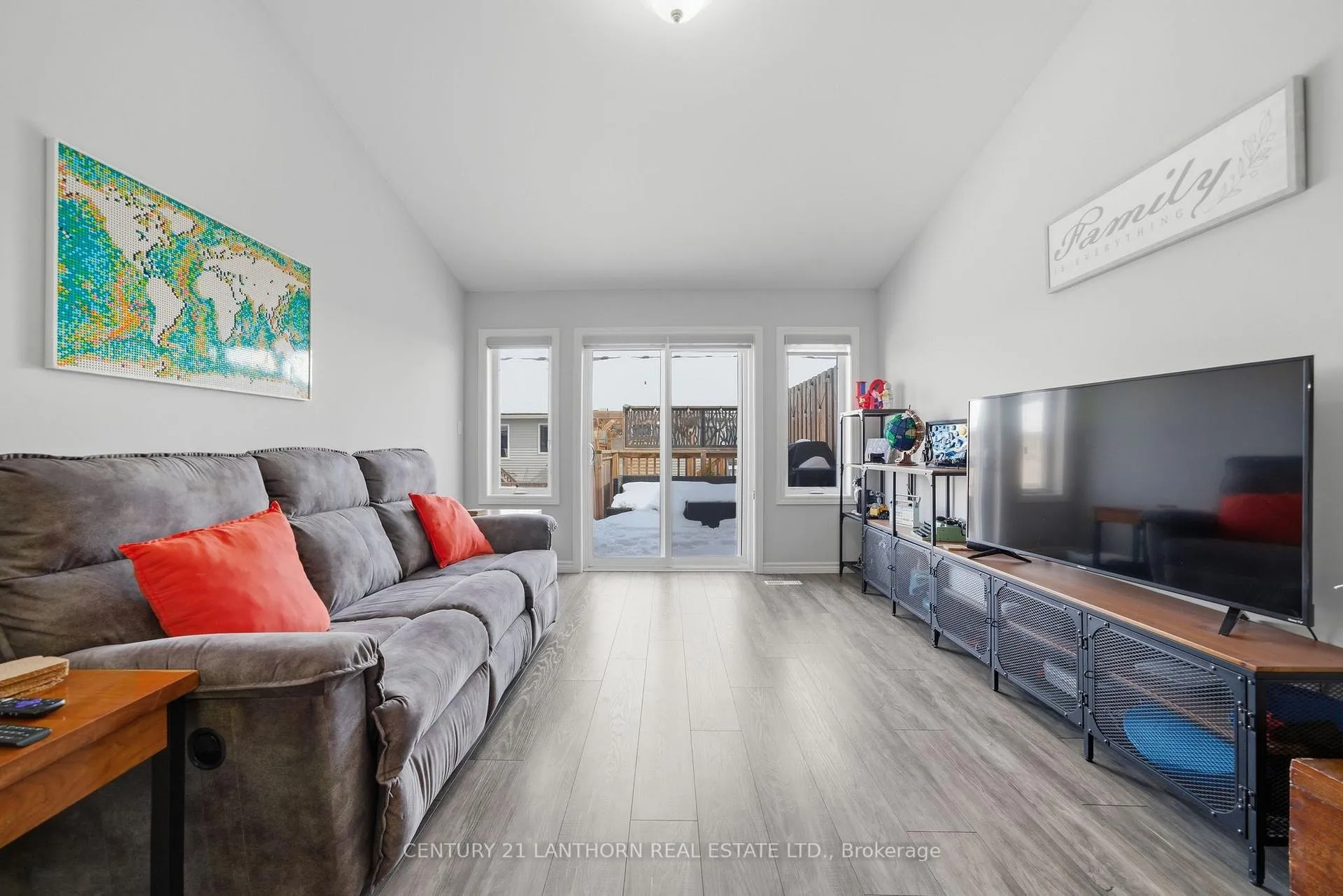 Photo 17 of 29 Sandhu Crescent, Belleville, Belleville Ward — HOMEH