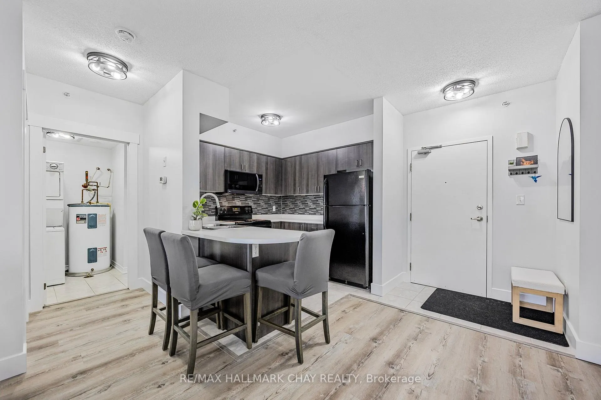 Photo 3 of Unit 409, 41 Ferndale Drive S, Barrie, Ardagh — HOMEH