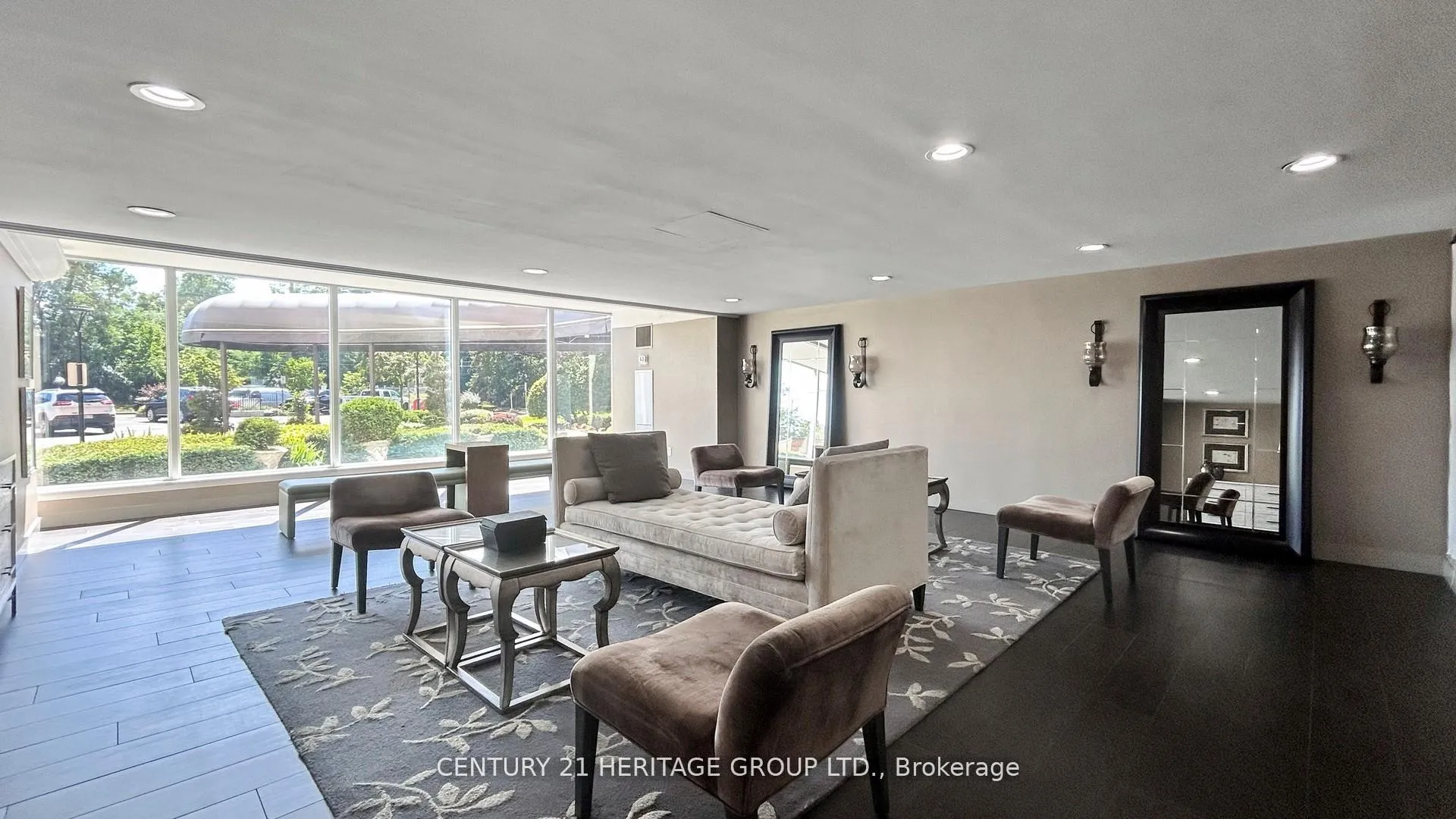 Photo 6 of Unit PH7, 7811 Yonge Street, Markham, Thornhill — HOMEH