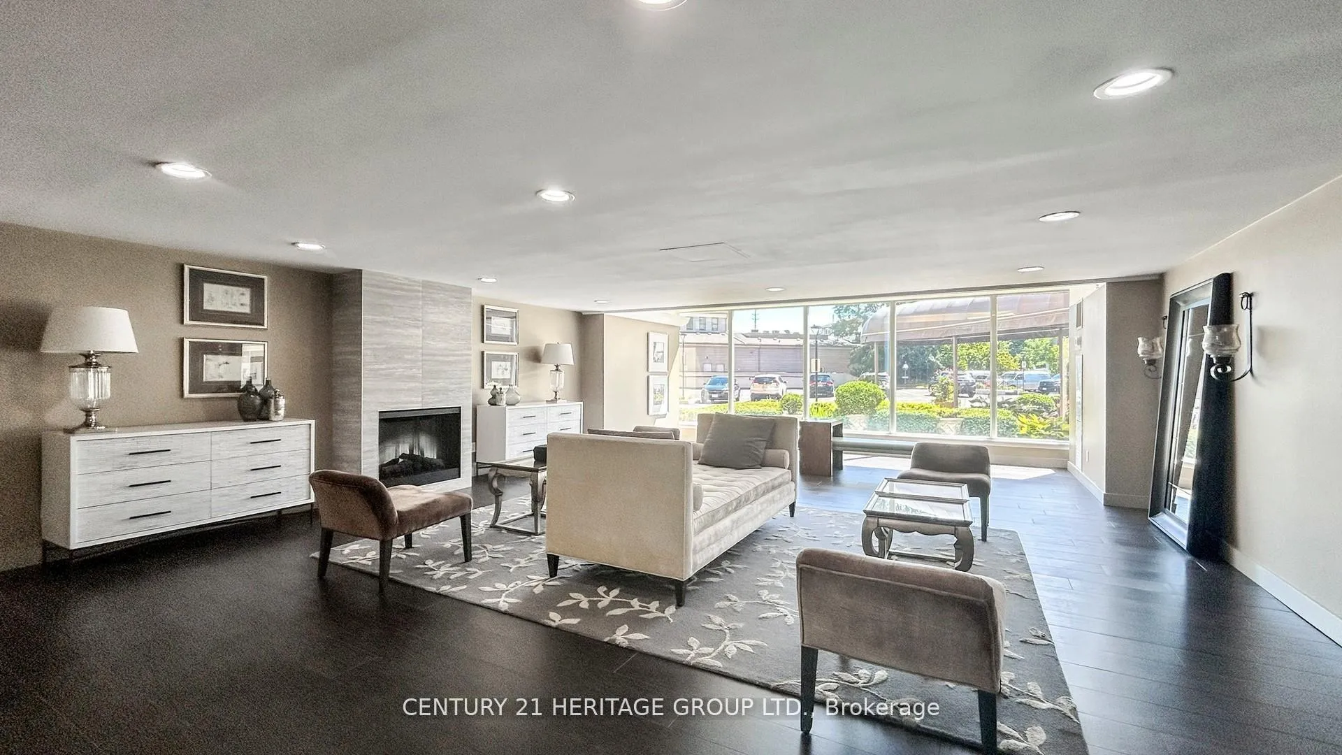 Photo 7 of Unit PH7, 7811 Yonge Street, Markham, Thornhill — HOMEH