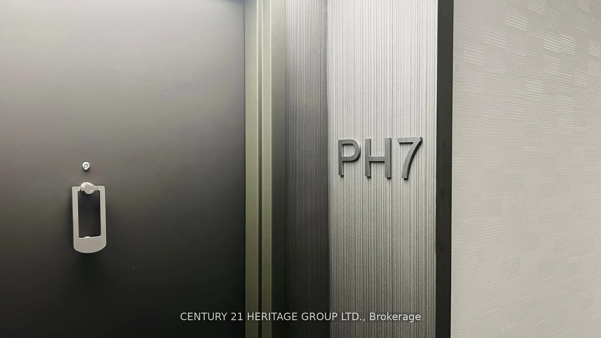 Photo 8 of Unit PH7, 7811 Yonge Street, Markham, Thornhill — HOMEH