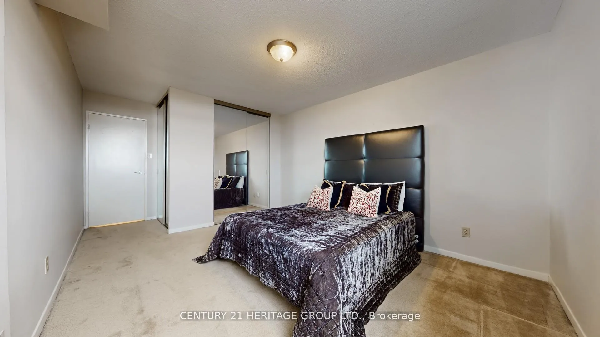 Photo 15 of Unit PH7, 7811 Yonge Street, Markham, Thornhill — HOMEH