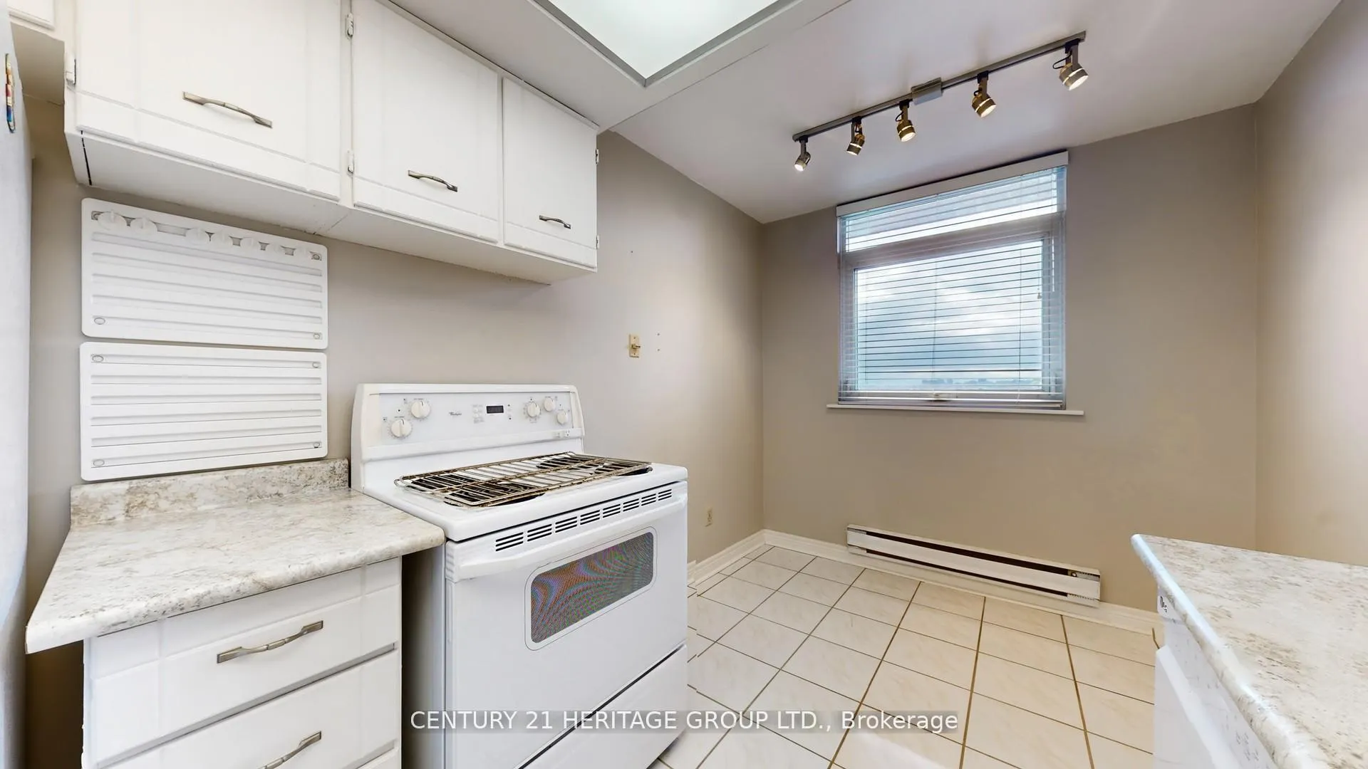 Photo 19 of Unit PH7, 7811 Yonge Street, Markham, Thornhill — HOMEH