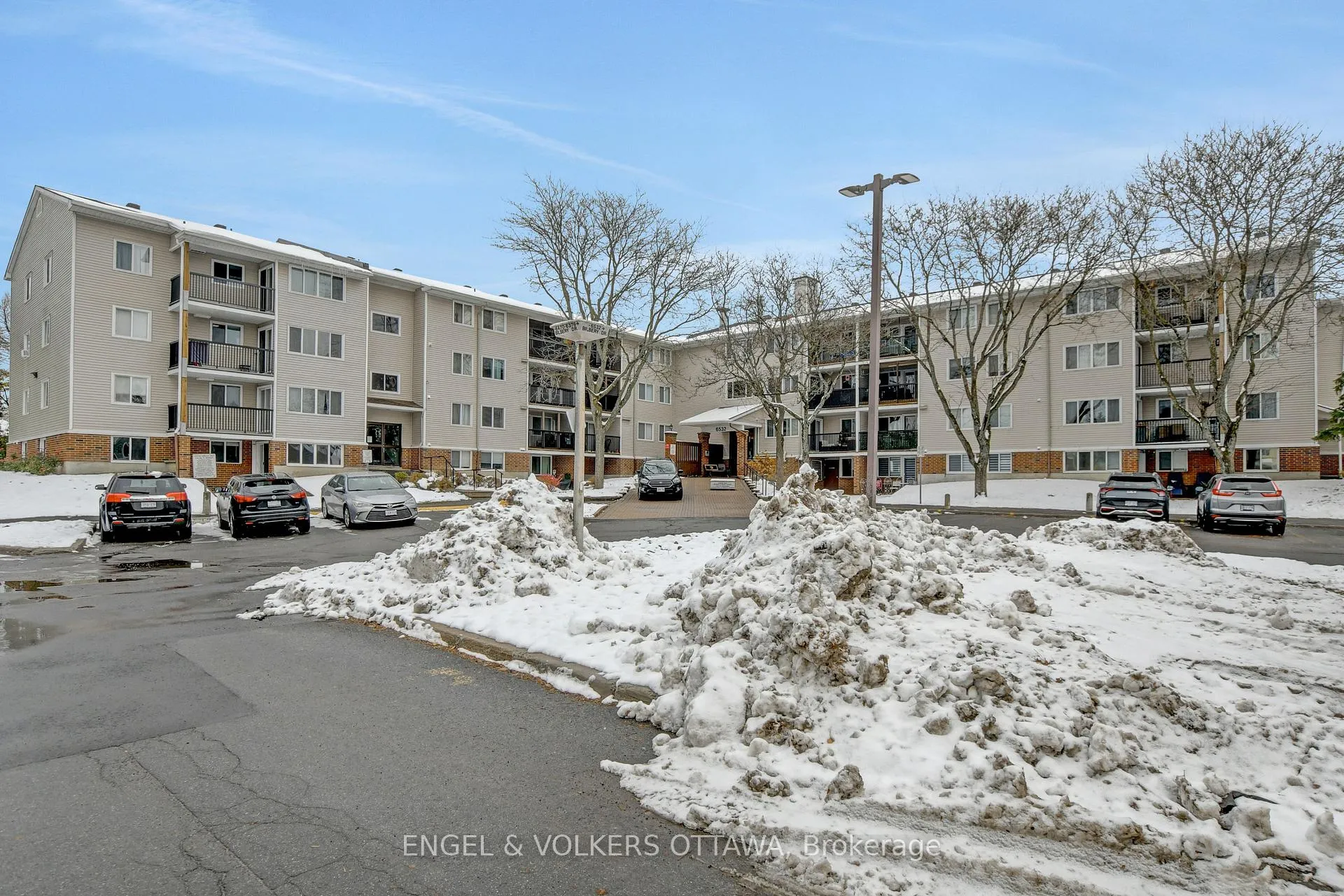 Photo 2 of Unit 112, 6532 Bilberry Drive, Ottawa, Orleans Wood — HOMEH