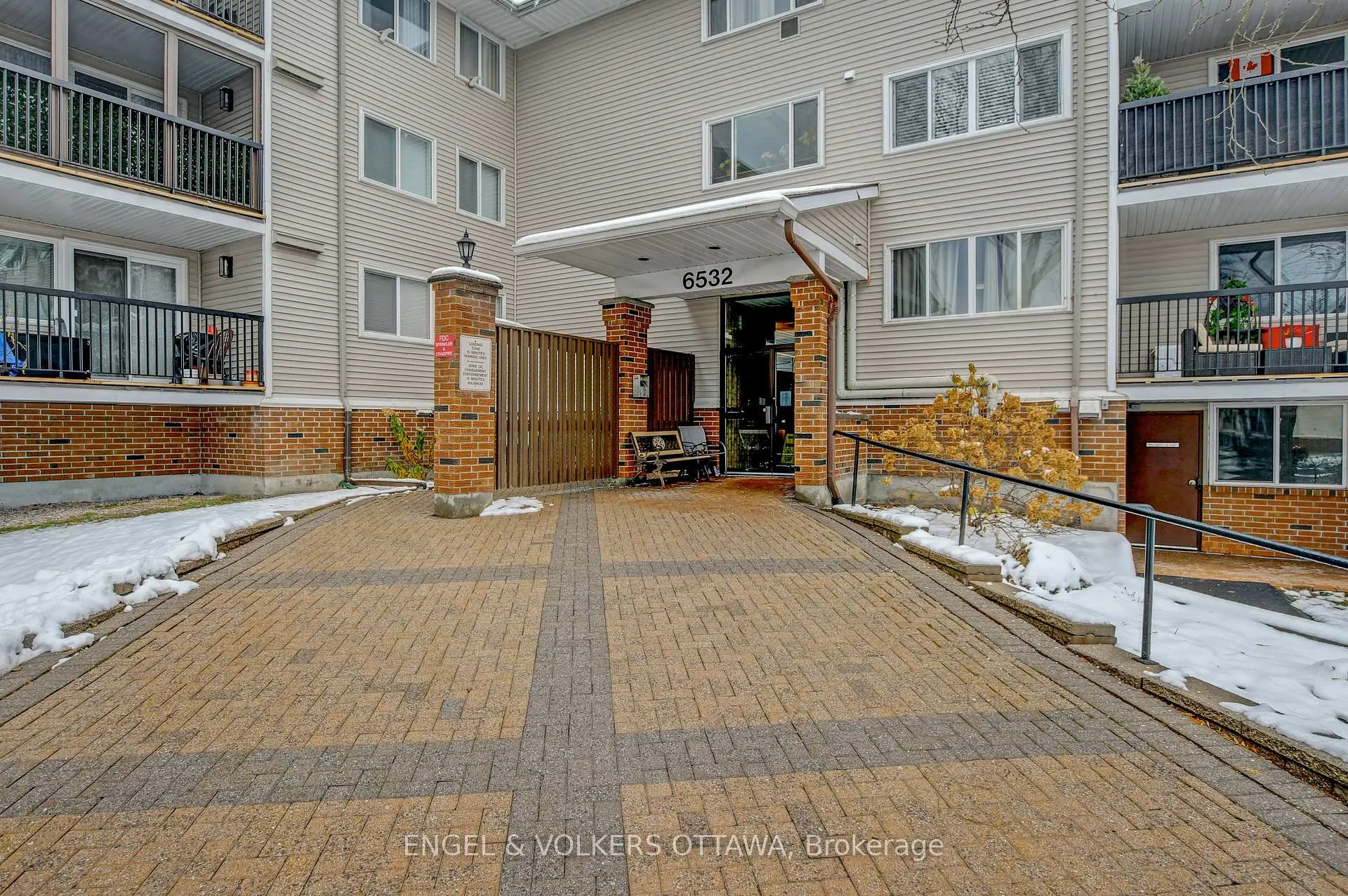 Photo 3 of Unit 112, 6532 Bilberry Drive, Ottawa, Orleans Wood — HOMEH