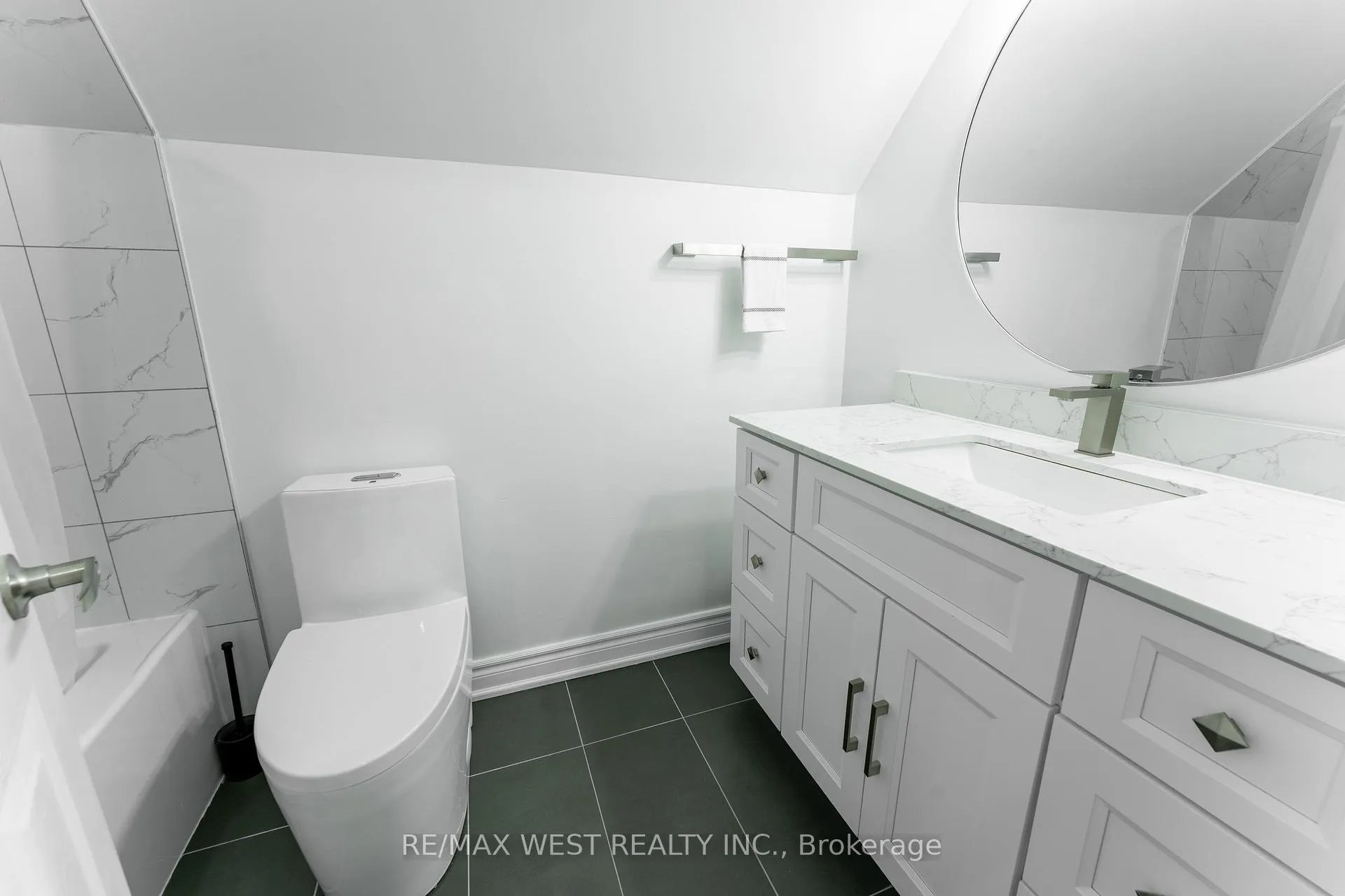 Photo 15 of 721 Acadia Drive, Hamilton, Butler — HOMEH
