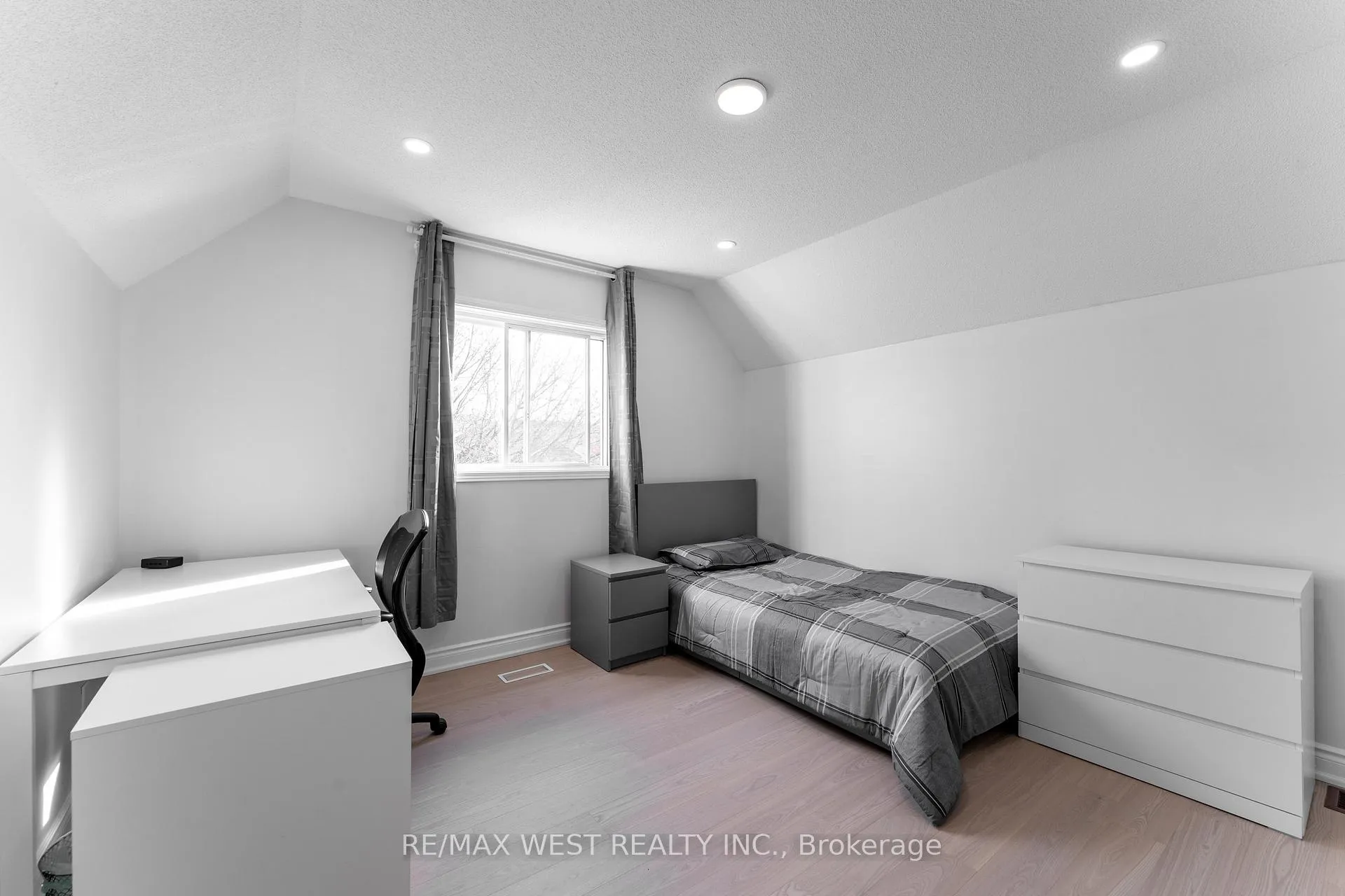 Photo 18 of 721 Acadia Drive, Hamilton, Butler — HOMEH