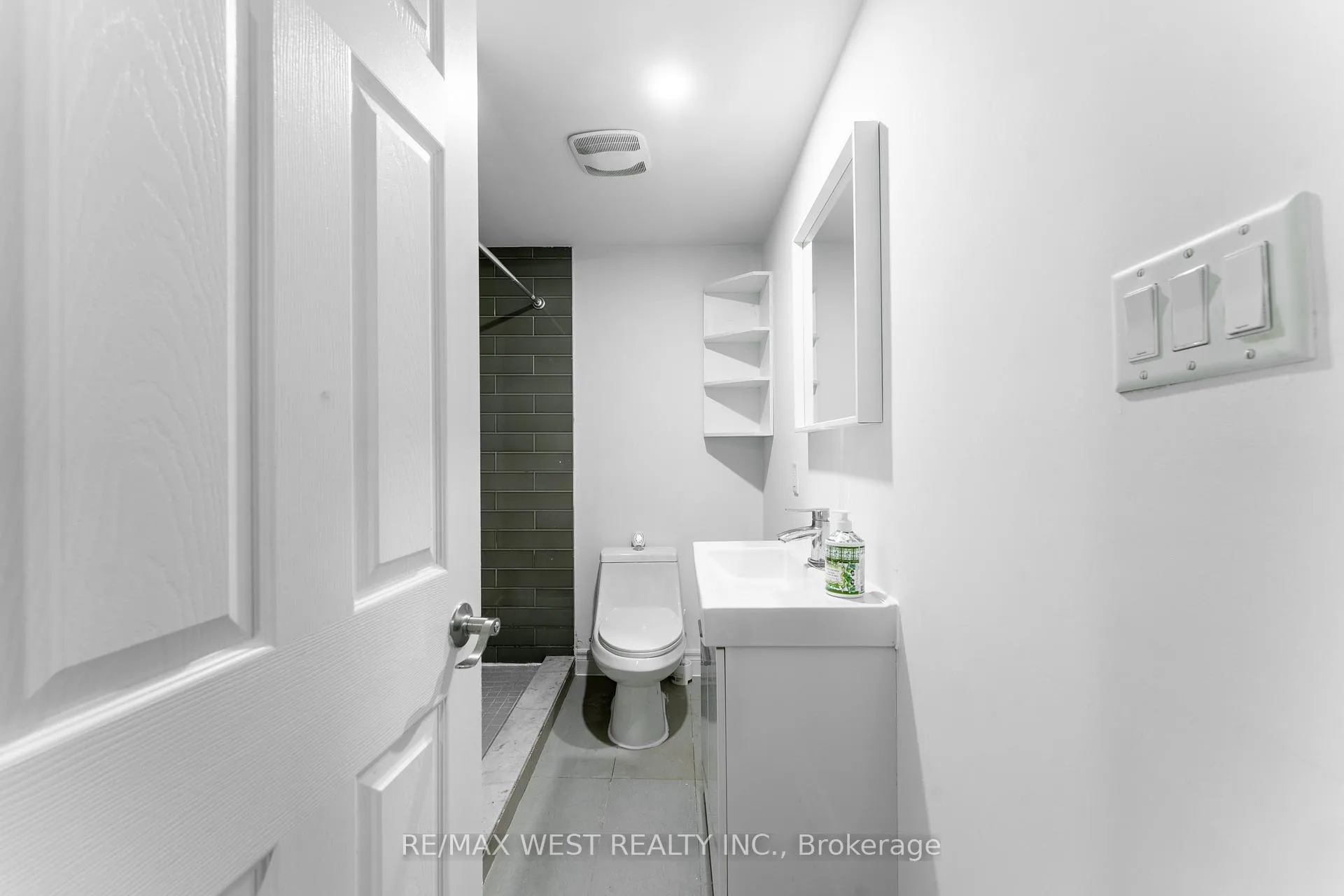 Photo 26 of 721 Acadia Drive, Hamilton, Butler — HOMEH