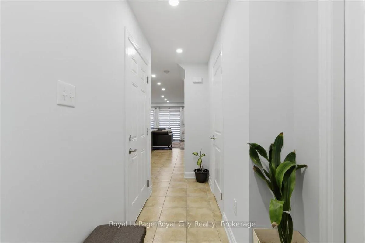 Photo 3 of Unit 21, 17 Katemore Drive, Guelph, Pineridge/Westminster Woods — HOMEH