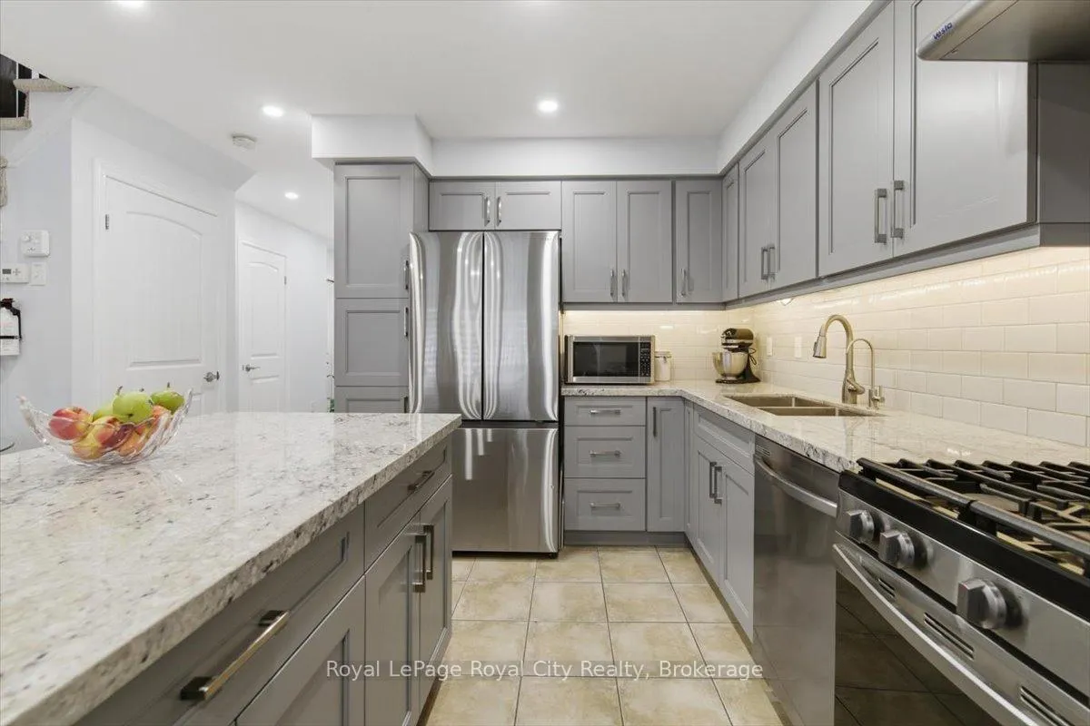 Photo 6 of Unit 21, 17 Katemore Drive, Guelph, Pineridge/Westminster Woods — HOMEH