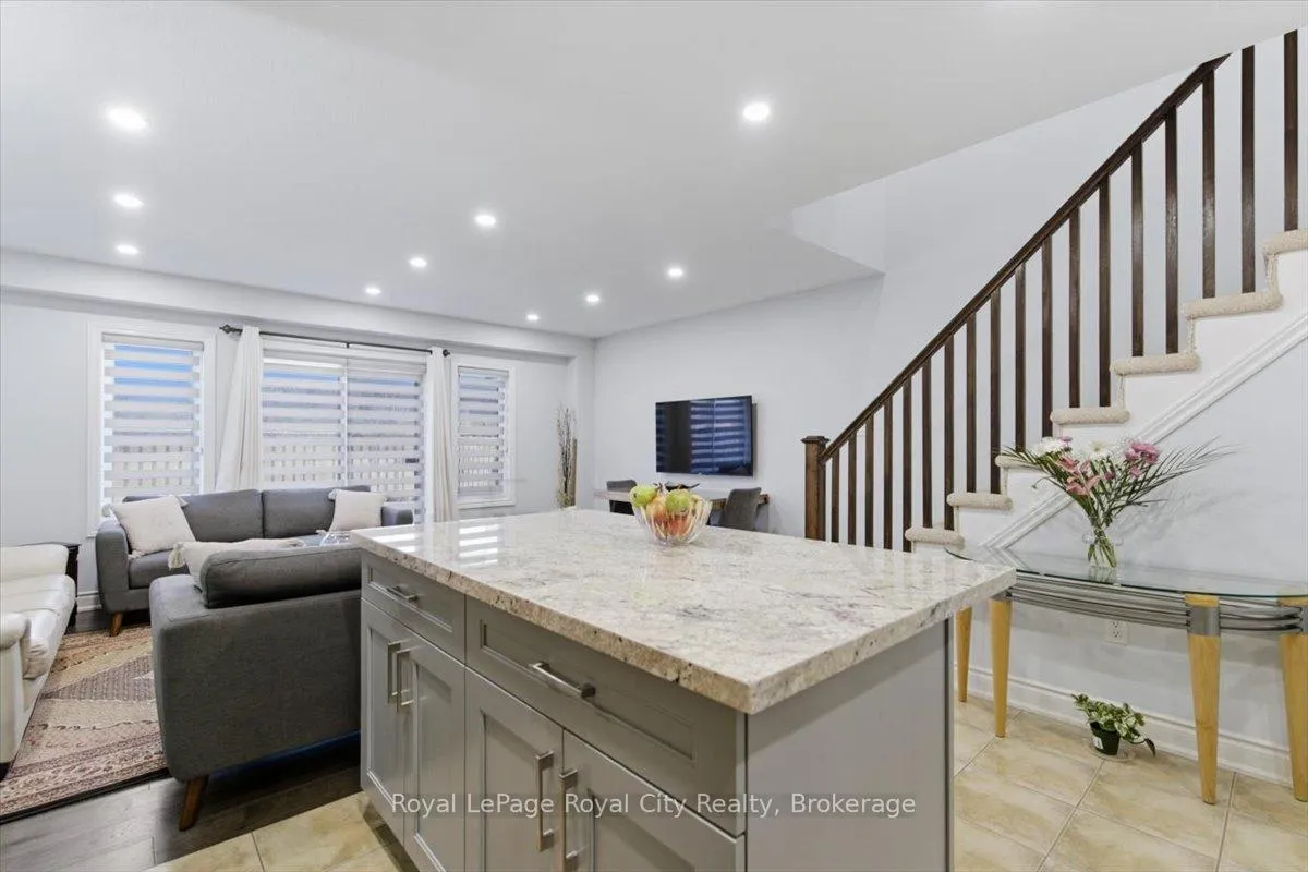 Photo 11 of Unit 21, 17 Katemore Drive, Guelph, Pineridge/Westminster Woods — HOMEH