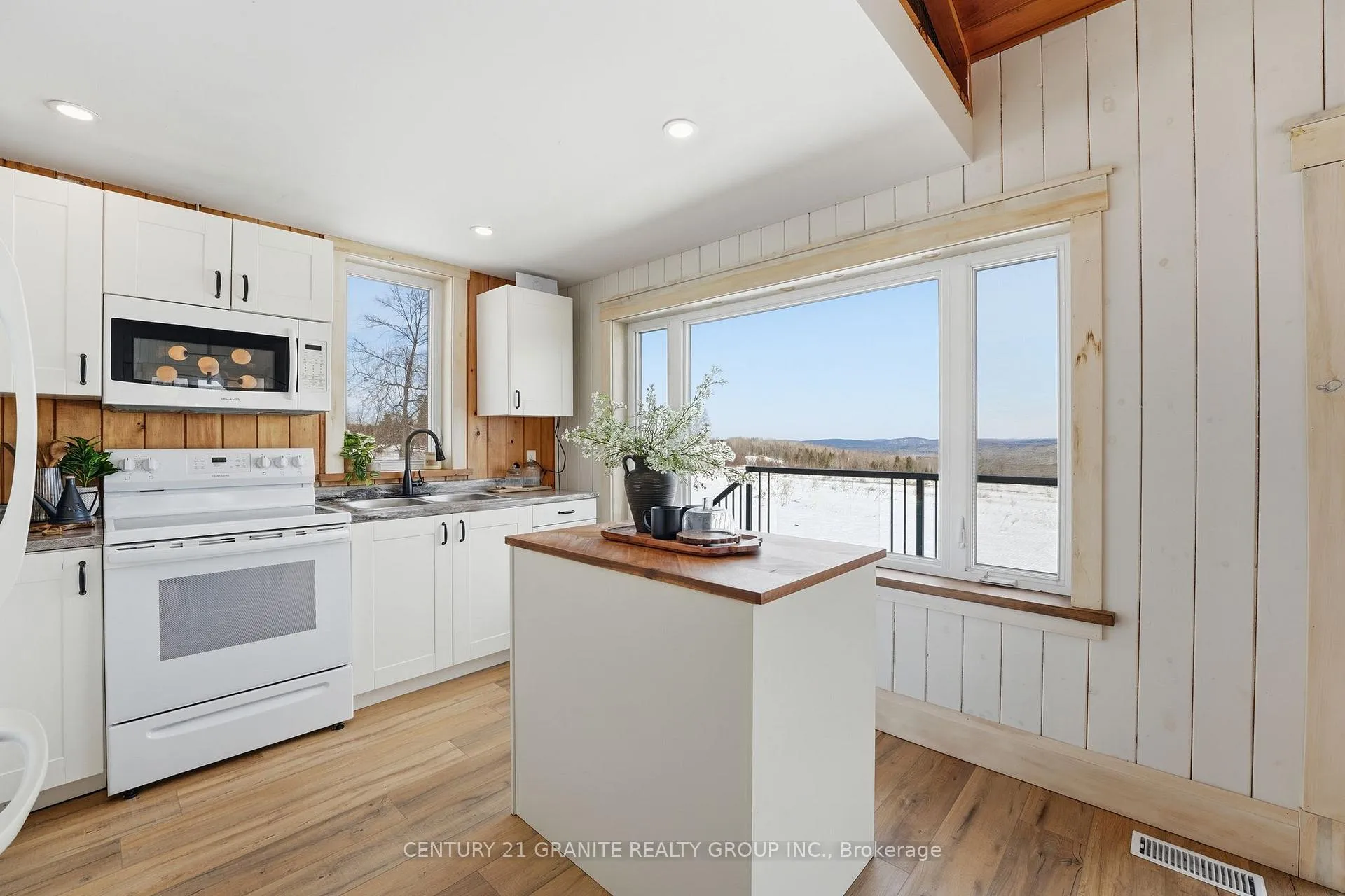 Photo 3 of 824 East Road Loop, Hastings Highlands, Monteagle Ward — HOMEH