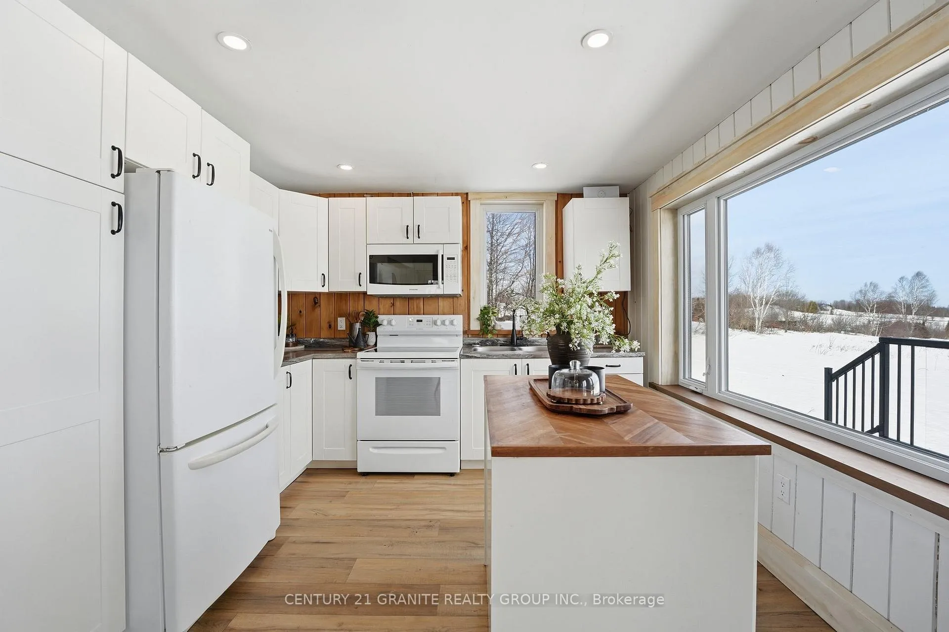 Photo 6 of 824 East Road Loop, Hastings Highlands, Monteagle Ward — HOMEH