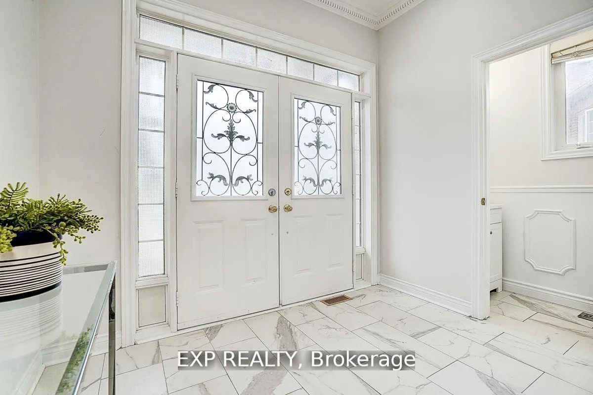 Photo 3 of 12 Tormina Court, Markham, Milliken Mills East — HOMEH