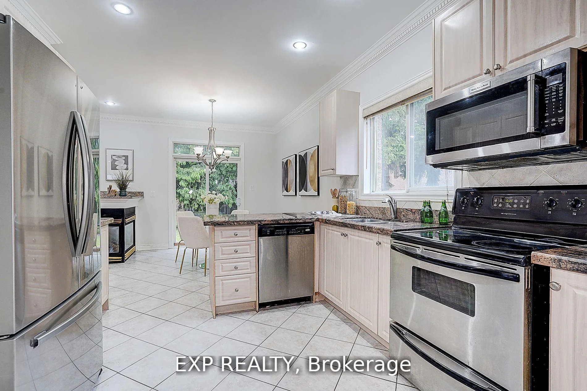 Photo 11 of 12 Tormina Court, Markham, Milliken Mills East — HOMEH