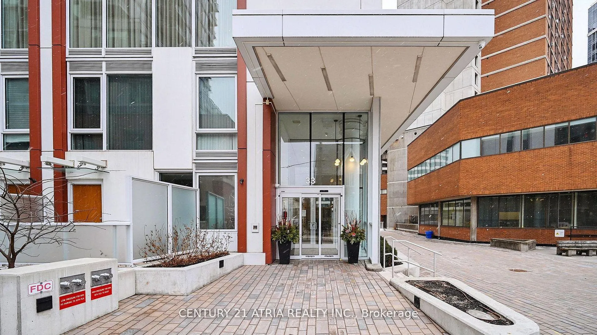 Photo 6 of Unit 405, 33 Helendale Avenue, Toronto, Yonge-Eglinton — HOMEH