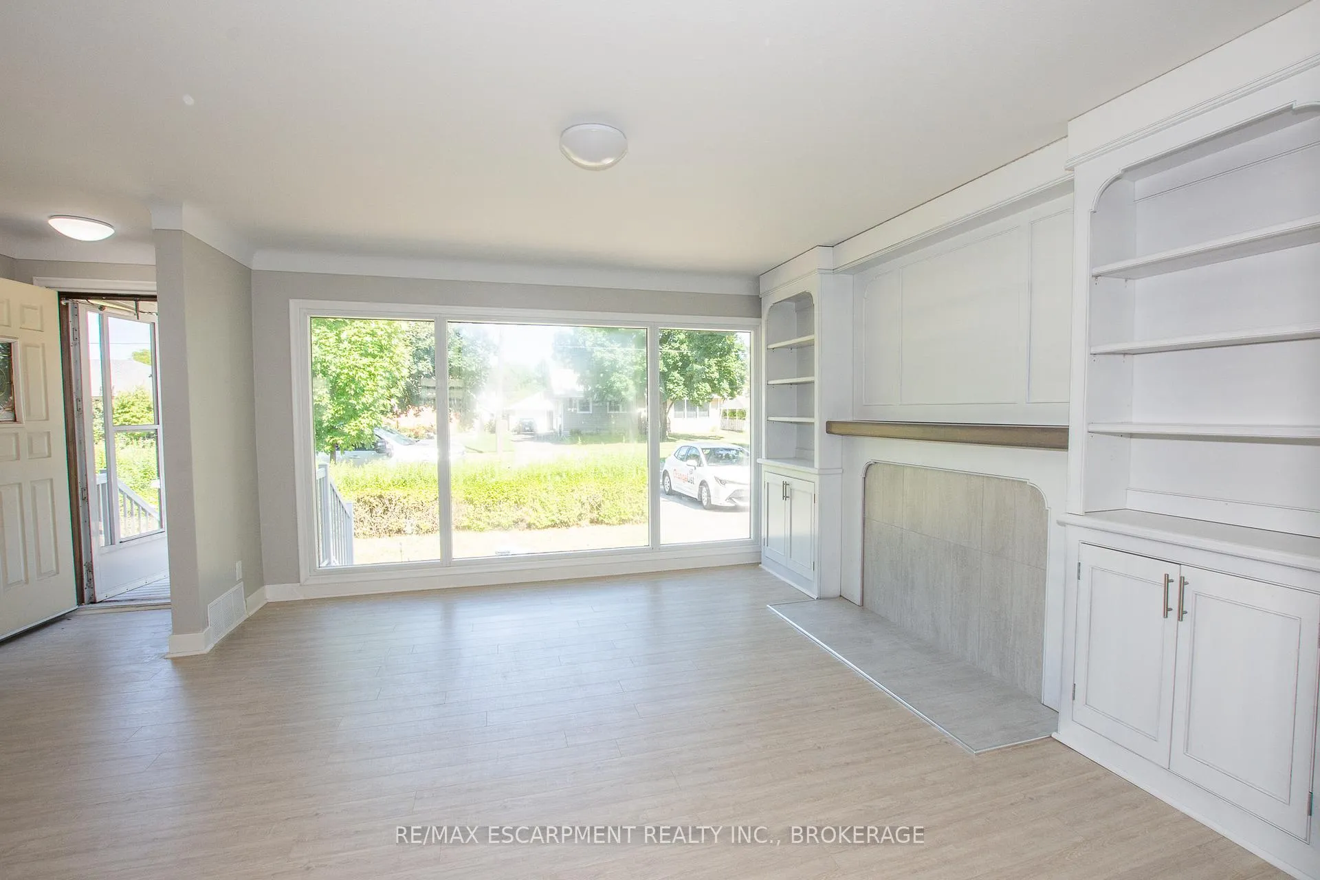 Photo 4 of Unit Main, 21 Brisbane Glen, St. Catharines, Vine/Linwell — HOMEH