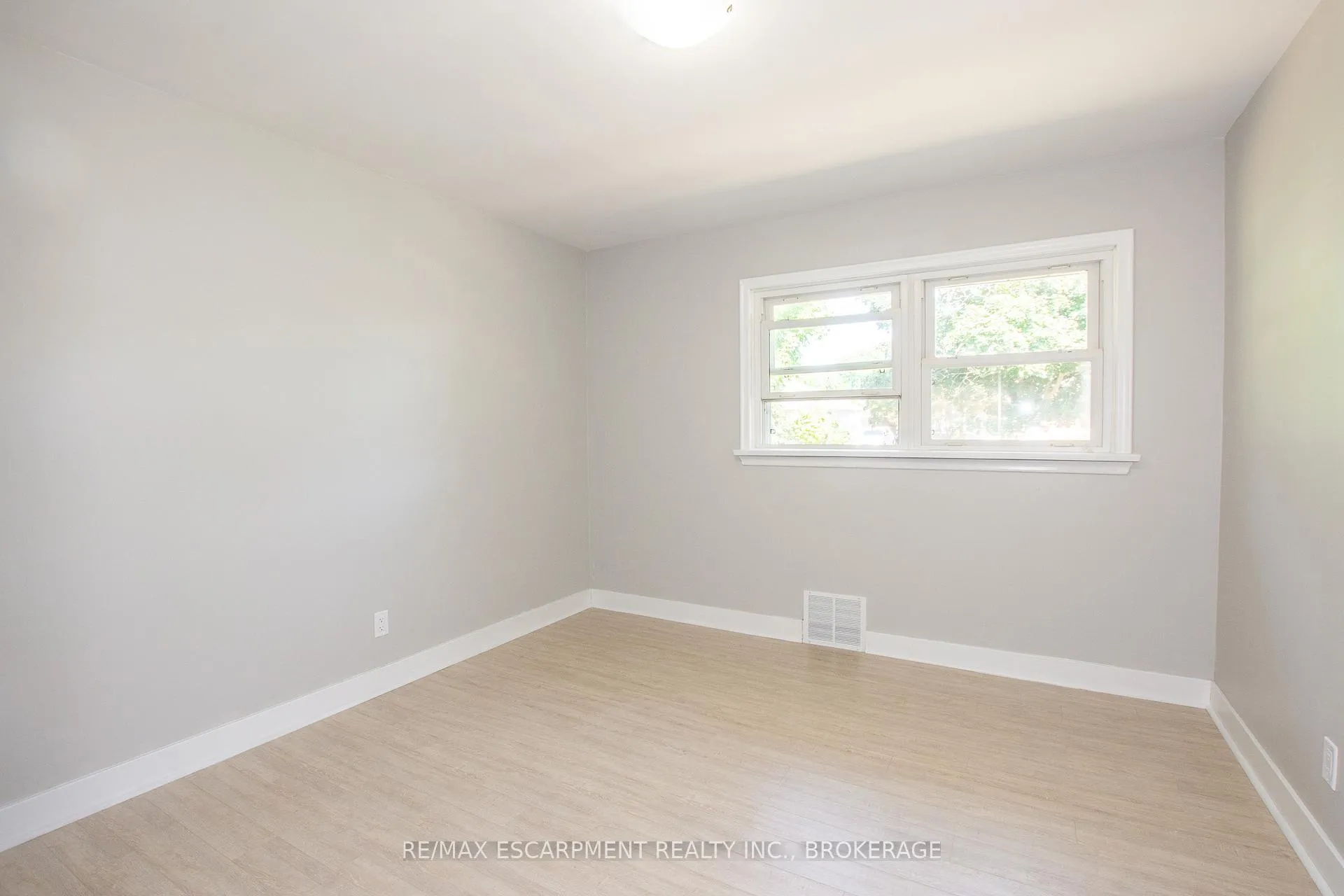 Photo 7 of Unit Main, 21 Brisbane Glen, St. Catharines, Vine/Linwell — HOMEH