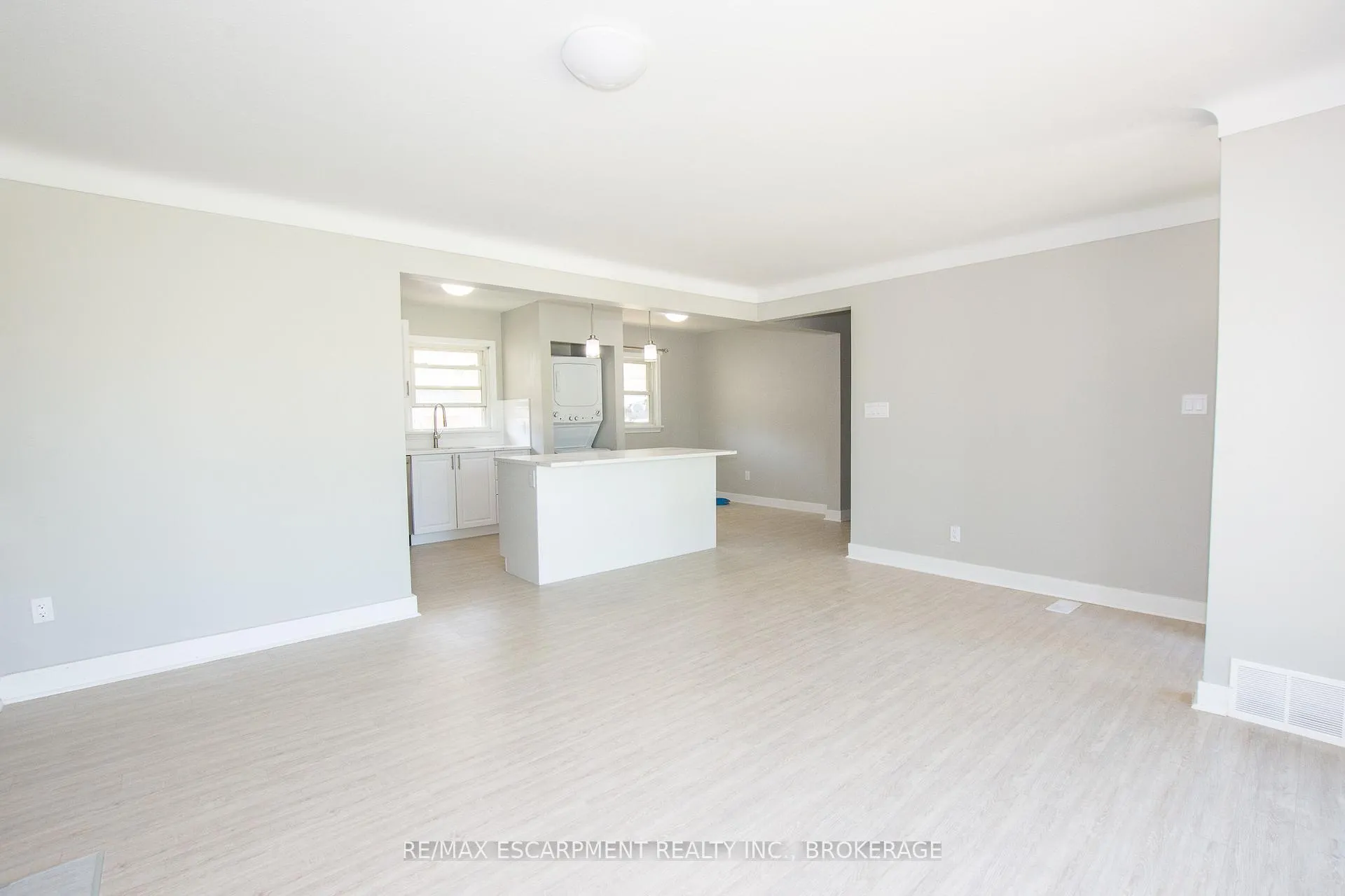 Photo 11 of Unit Main, 21 Brisbane Glen, St. Catharines, Vine/Linwell — HOMEH