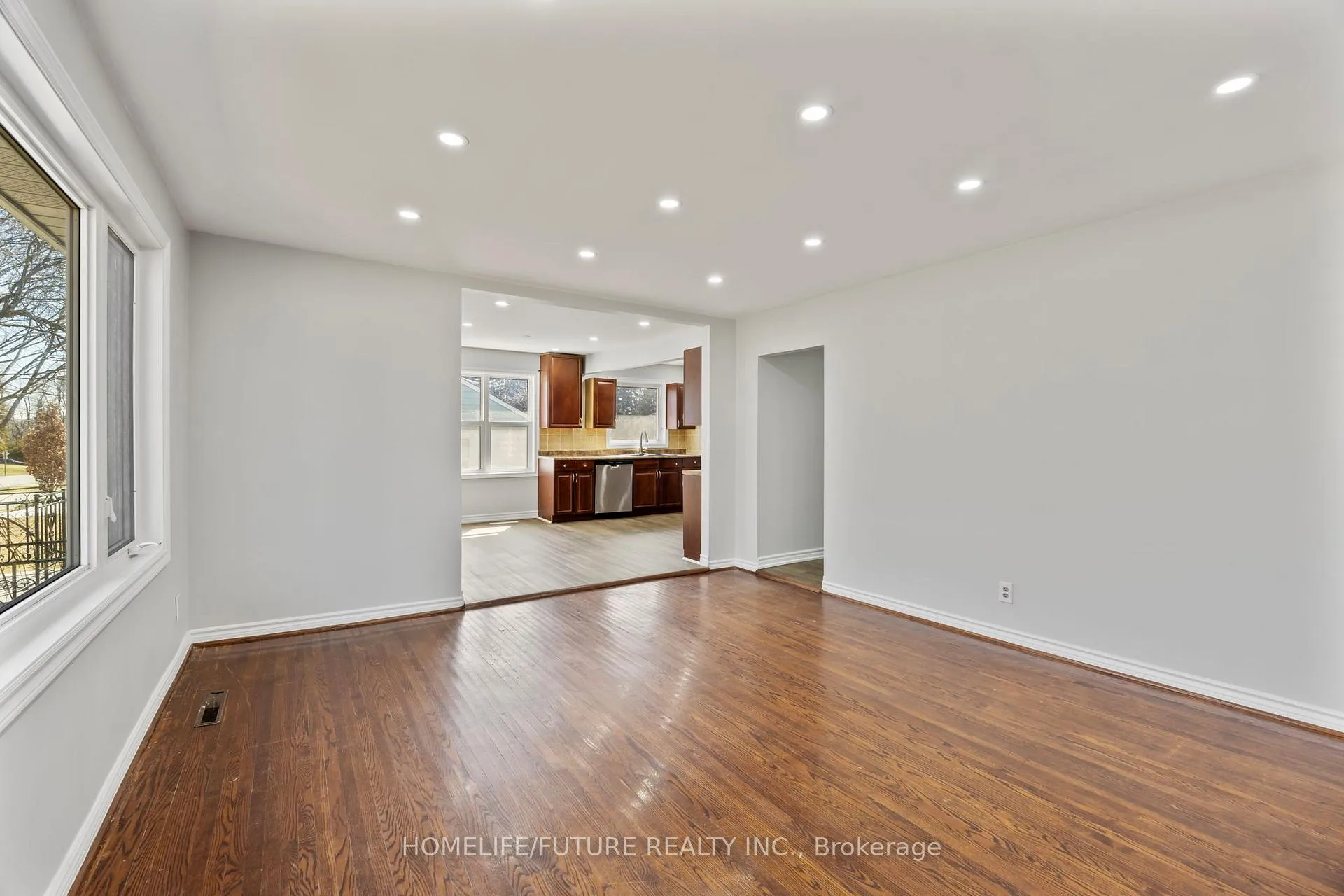 Photo 8 of 22 Hawkridge Avenue, Markham, Bullock — HOMEH