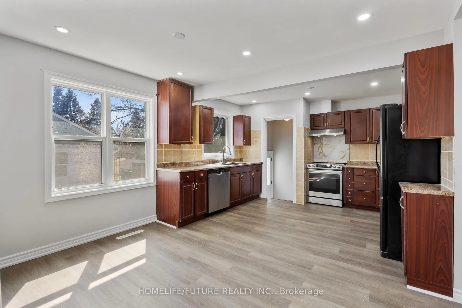 Photo 9 of 22 Hawkridge Avenue, Markham, Bullock — HOMEH