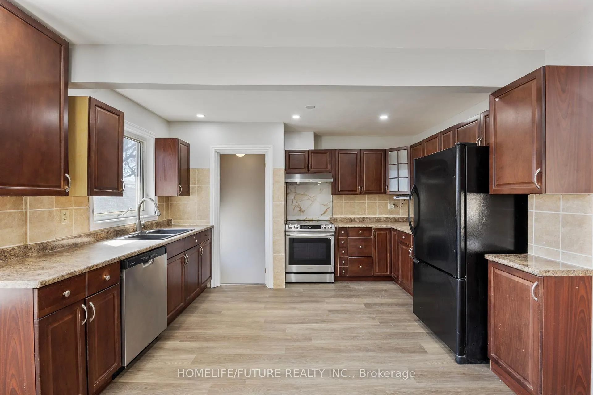 Photo 11 of 22 Hawkridge Avenue, Markham, Bullock — HOMEH