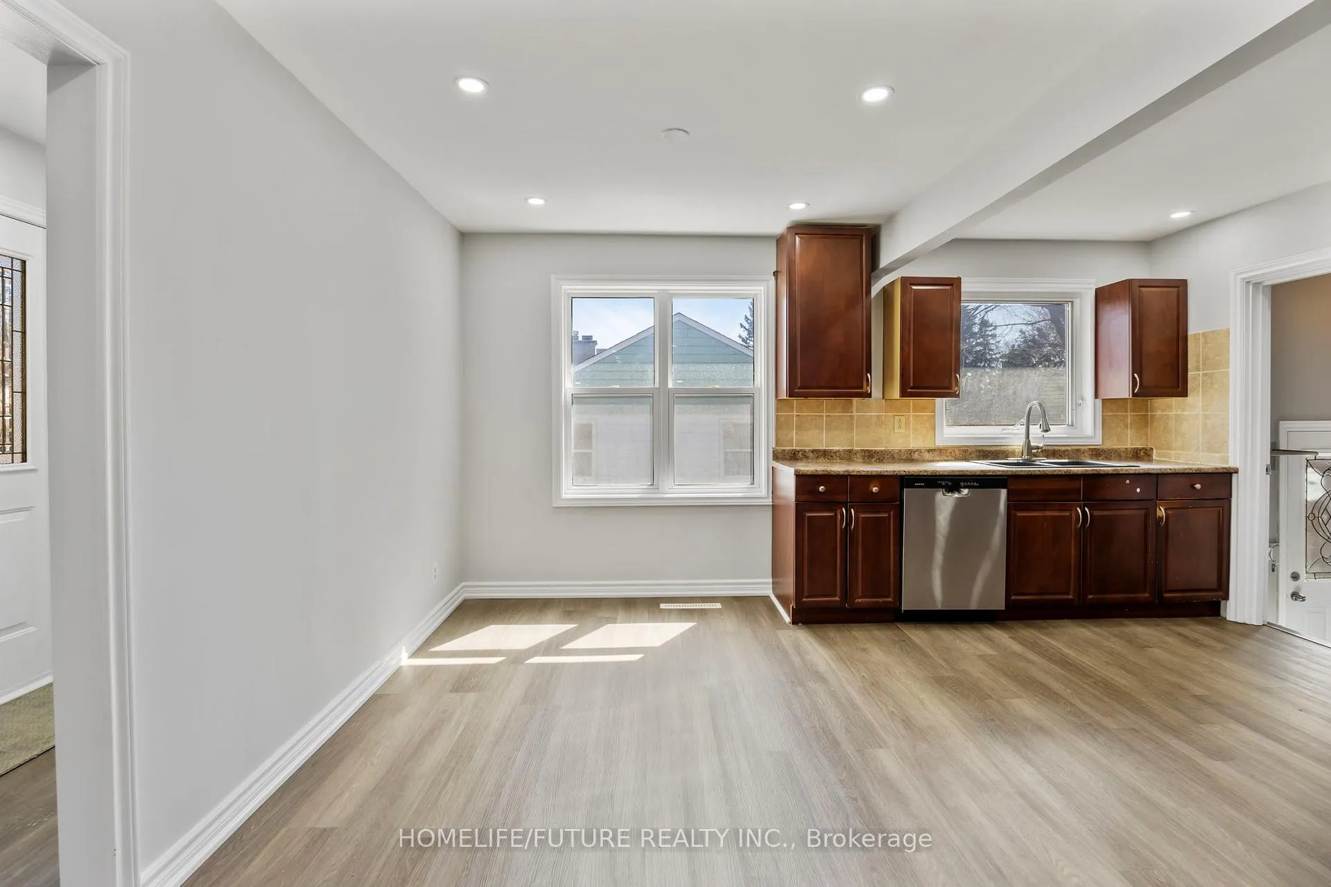 Photo 13 of 22 Hawkridge Avenue, Markham, Bullock — HOMEH