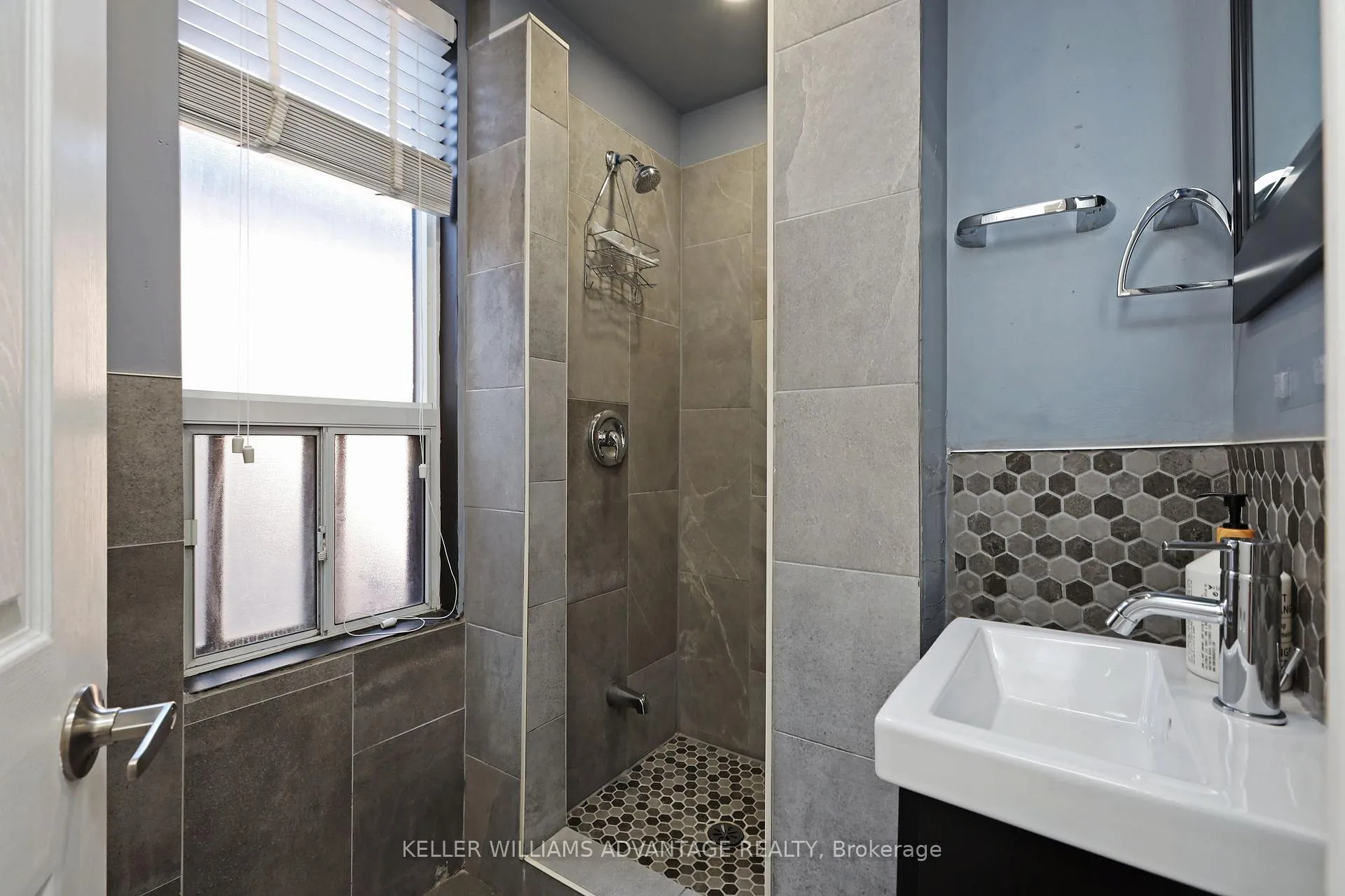 Photo 12 of 952 Queen Street E, Toronto, South Riverdale — HOMEH