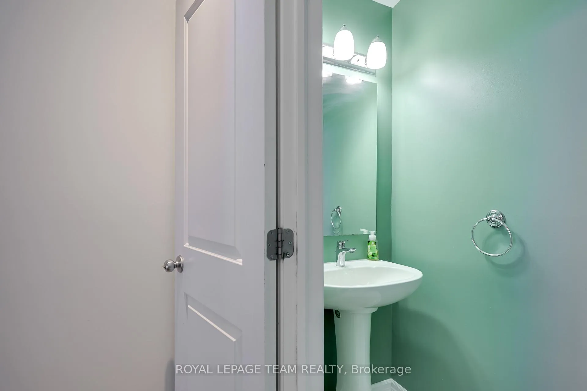 Photo 11 of 114 Sweetwater Lane, Ottawa, Kanata - Kanata Lakes/Heritage Hills — HOMEH